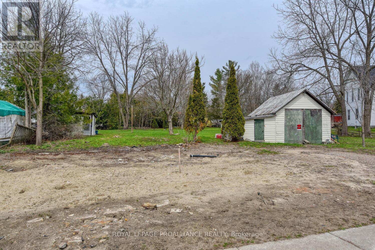 












20 GRAND TRUNK AVENUE

,
Lansdowne Village,







Ontario
K0E1L0

