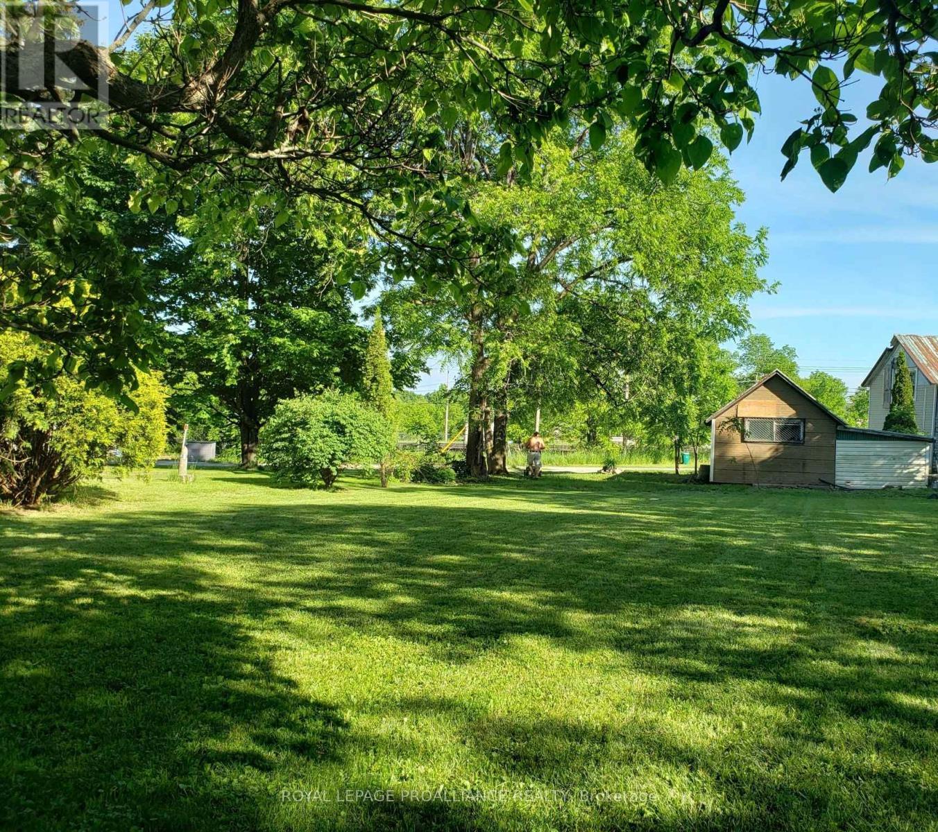 












20 GRAND TRUNK AVENUE

,
Lansdowne Village,







Ontario
K0E1L0

