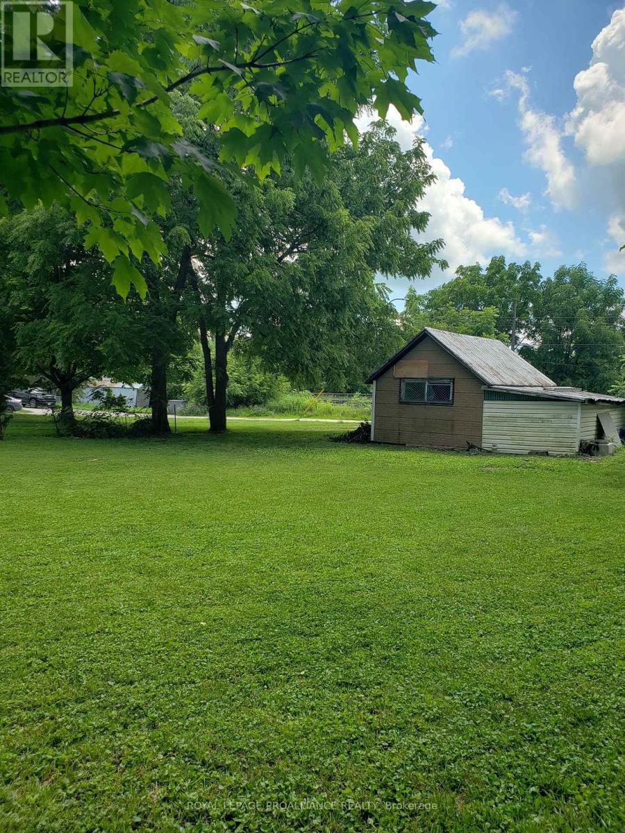 












20 GRAND TRUNK AVENUE

,
Lansdowne Village,







Ontario
K0E1L0

