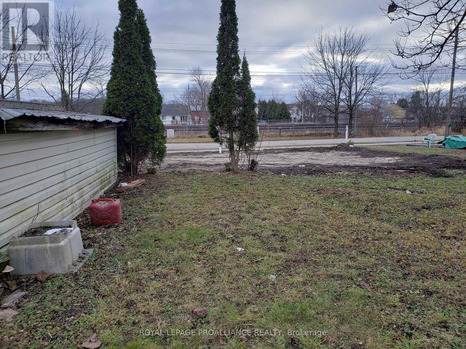 












20 GRAND TRUNK AVENUE

,
Lansdowne Village,







Ontario
K0E1L0

