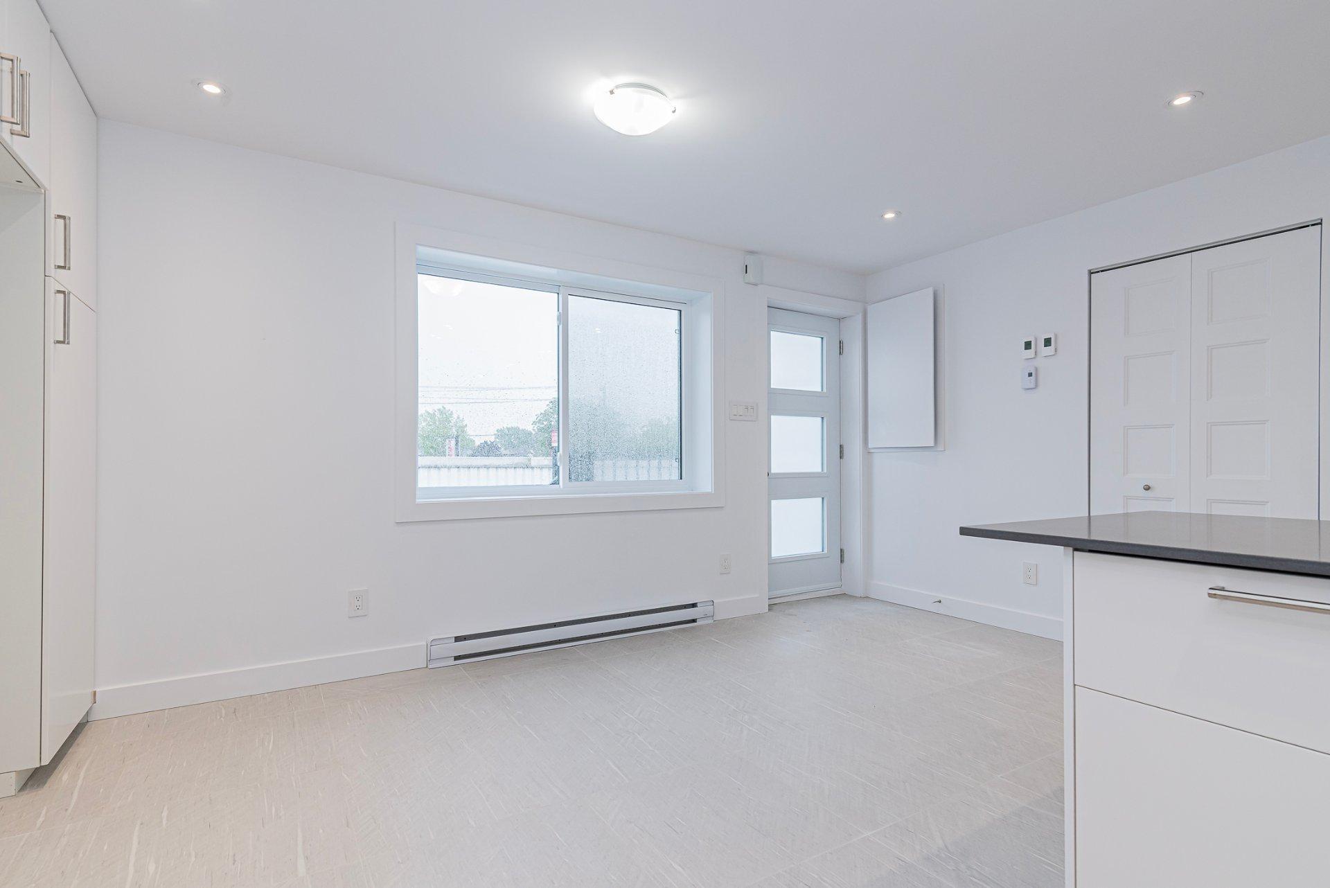 









932


Mtée Champagne

,
Laval (Sainte-Dorothée),




QC
H7X3V4

