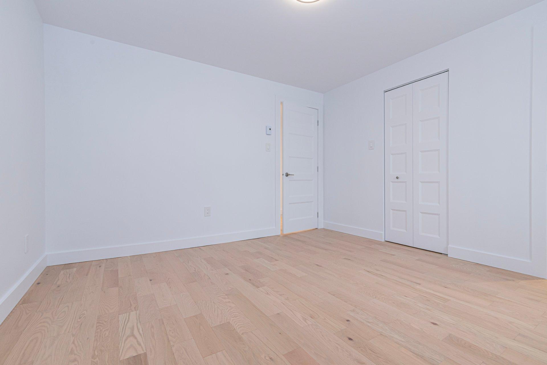 









932


Mtée Champagne

,
Laval (Sainte-Dorothée),




QC
H7X3V4

