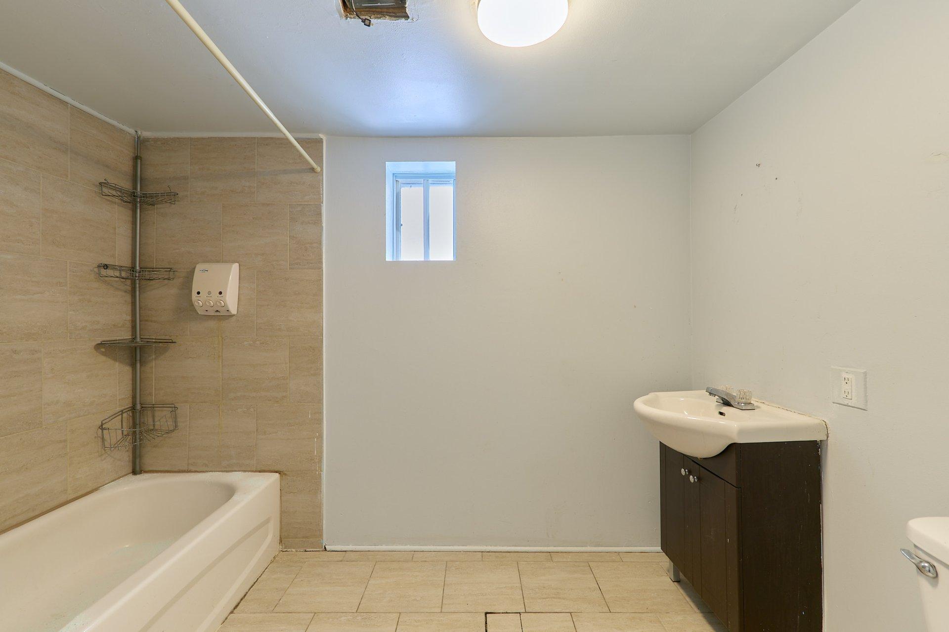 









81

 - 87


Rue St-Charles

,
Sainte-Thérèse,




QC
J7E2A5

