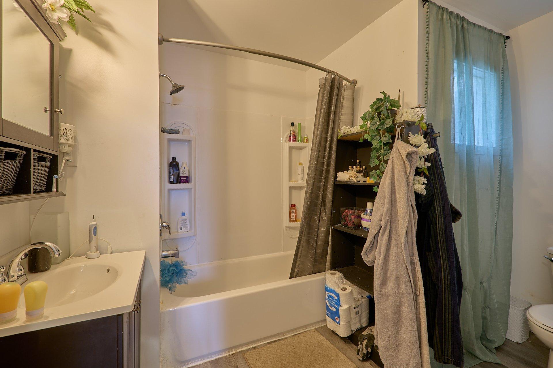 









81

 - 87


Rue St-Charles

,
Sainte-Thérèse,




QC
J7E2A5

