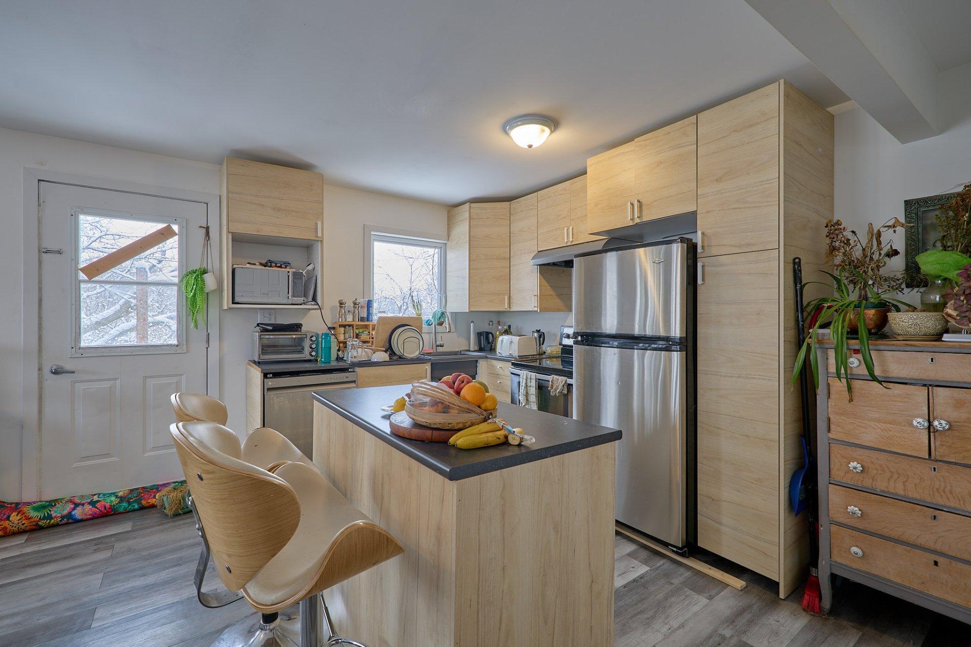 









81

 - 87


Rue St-Charles

,
Sainte-Thérèse,




QC
J7E2A5

