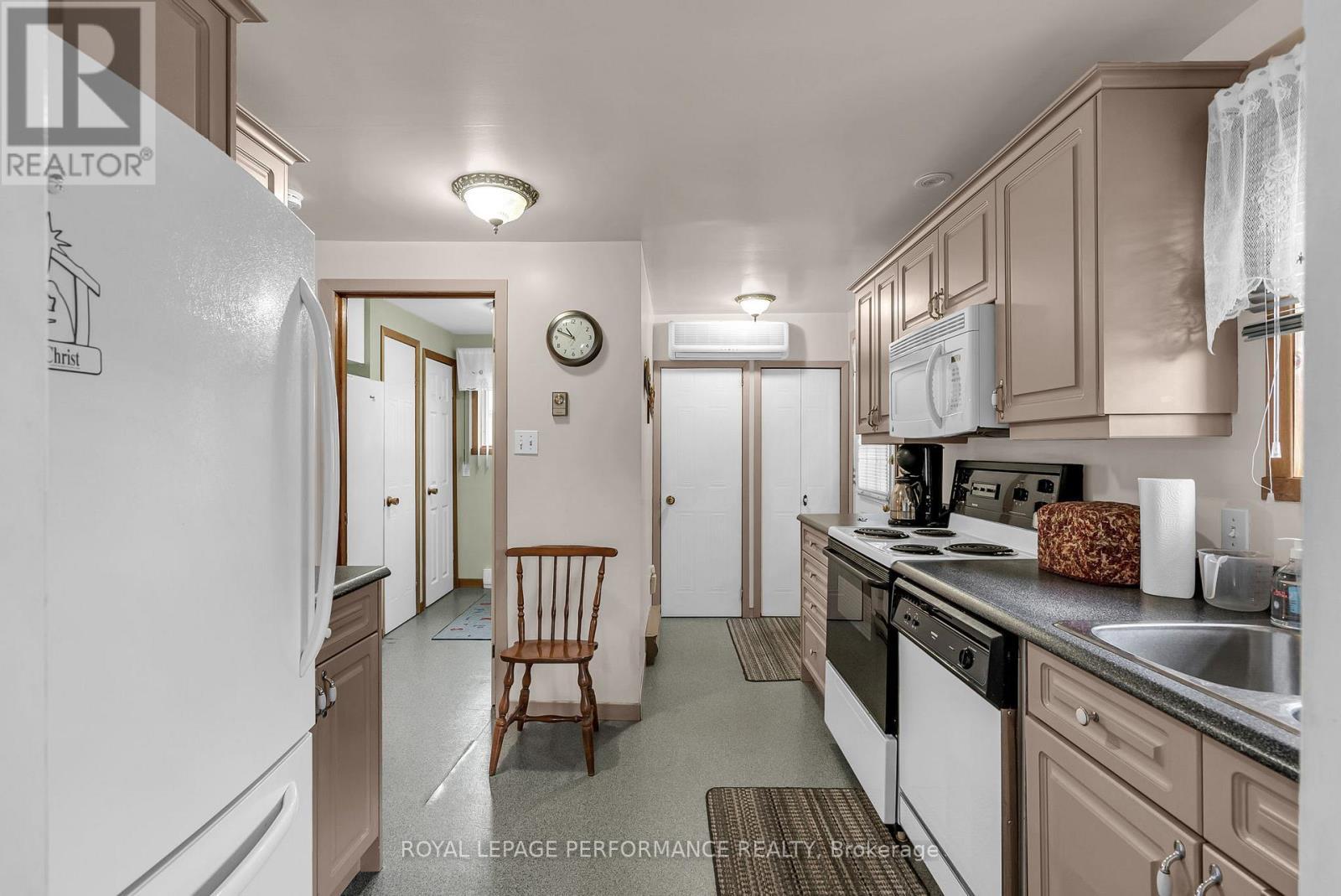












18329 COUNTY RD 2 ROAD

,
South Glengarry,




Ontario
K6H5R5

