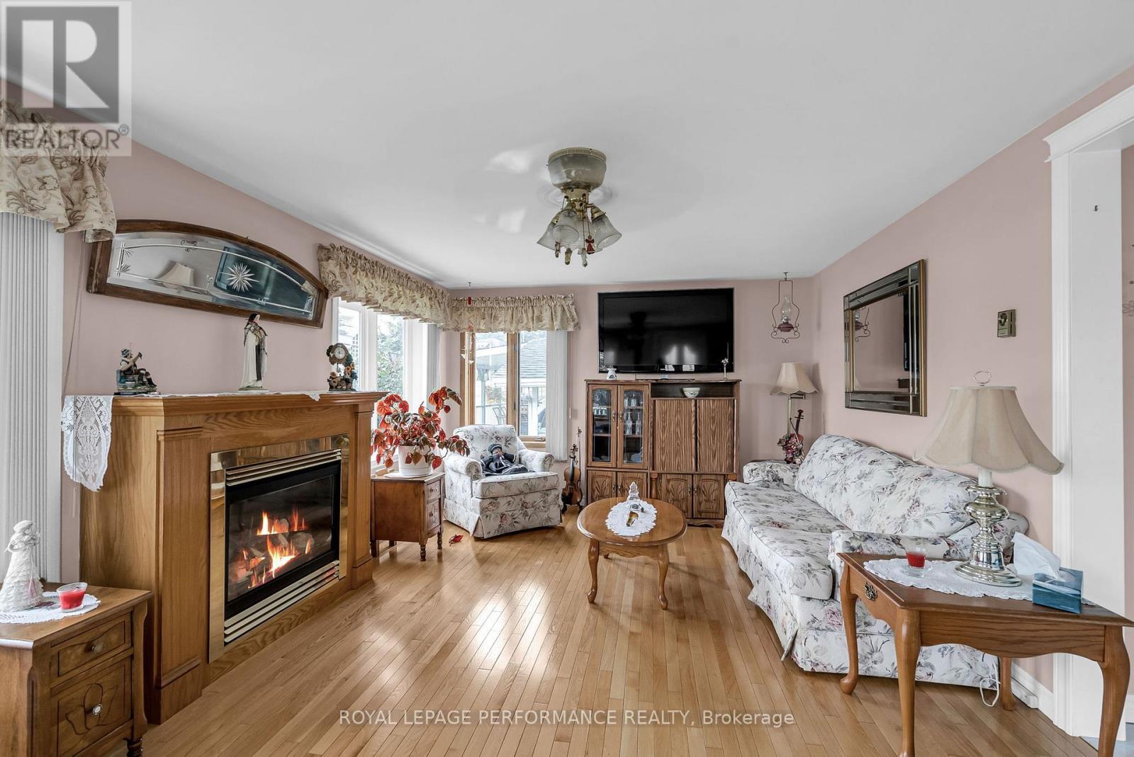 












18329 COUNTY RD 2 ROAD

,
South Glengarry,




Ontario
K6H5R5

