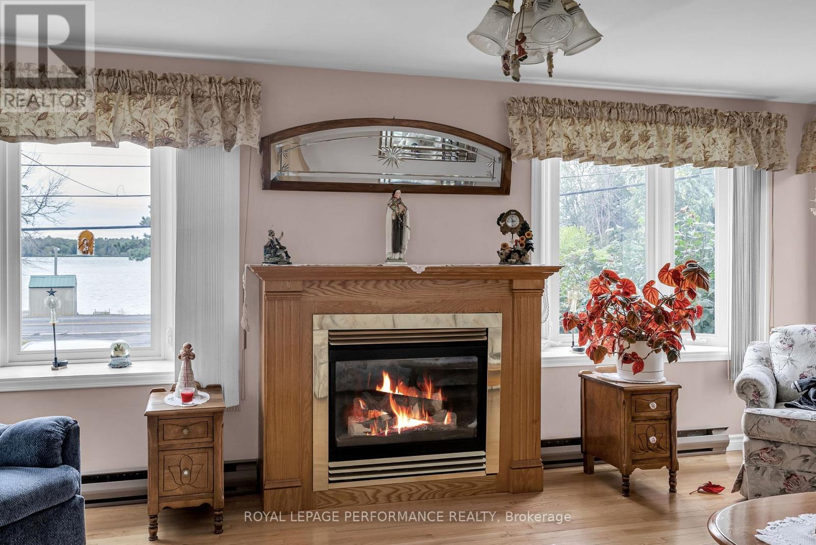 












18329 COUNTY RD 2 ROAD

,
South Glengarry,




Ontario
K6H5R5


