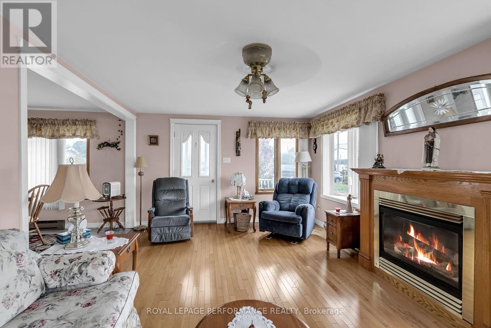 












18329 COUNTY RD 2 ROAD

,
South Glengarry,




Ontario
K6H5R5

