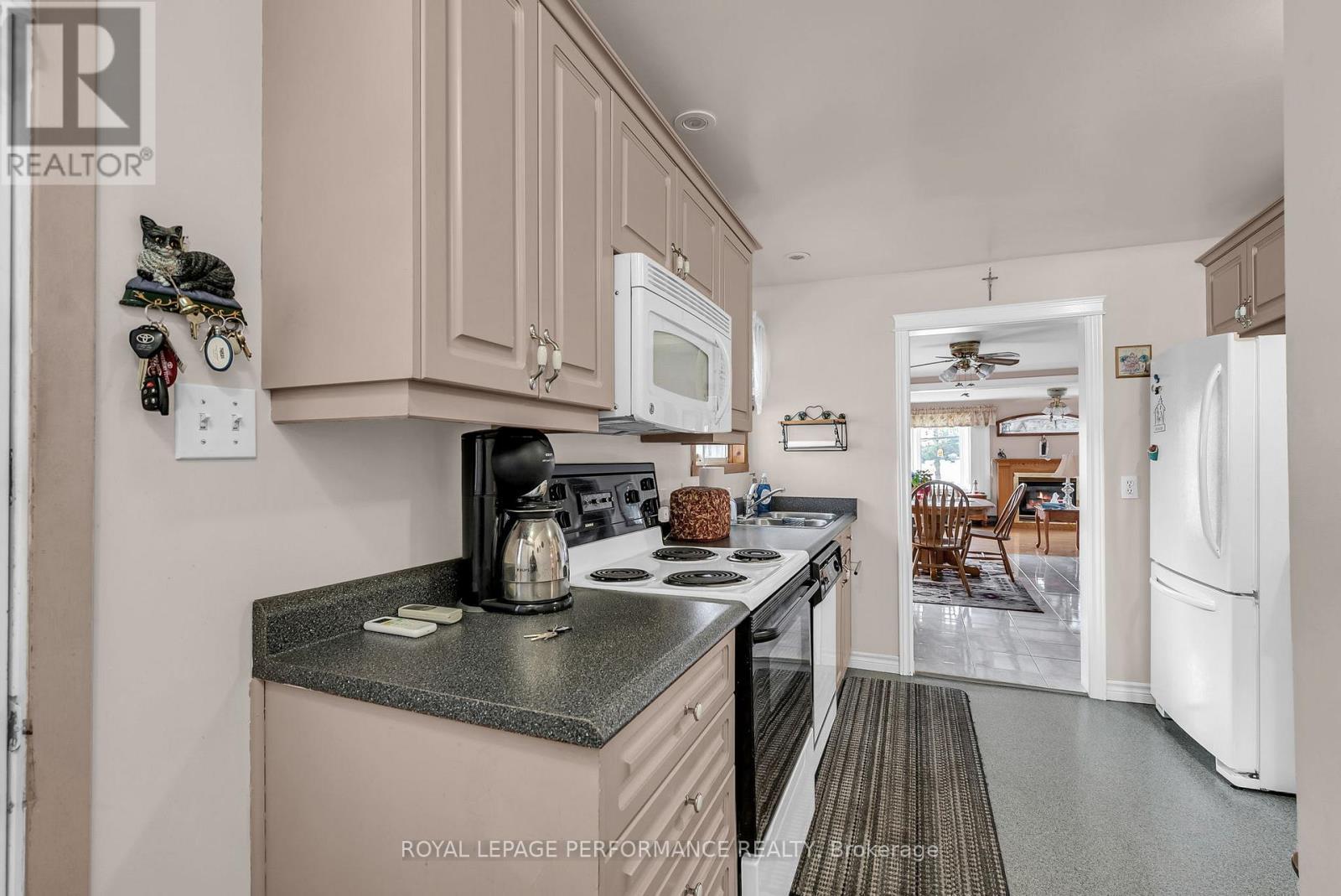 












18329 COUNTY RD 2 ROAD

,
South Glengarry,




Ontario
K6H5R5

