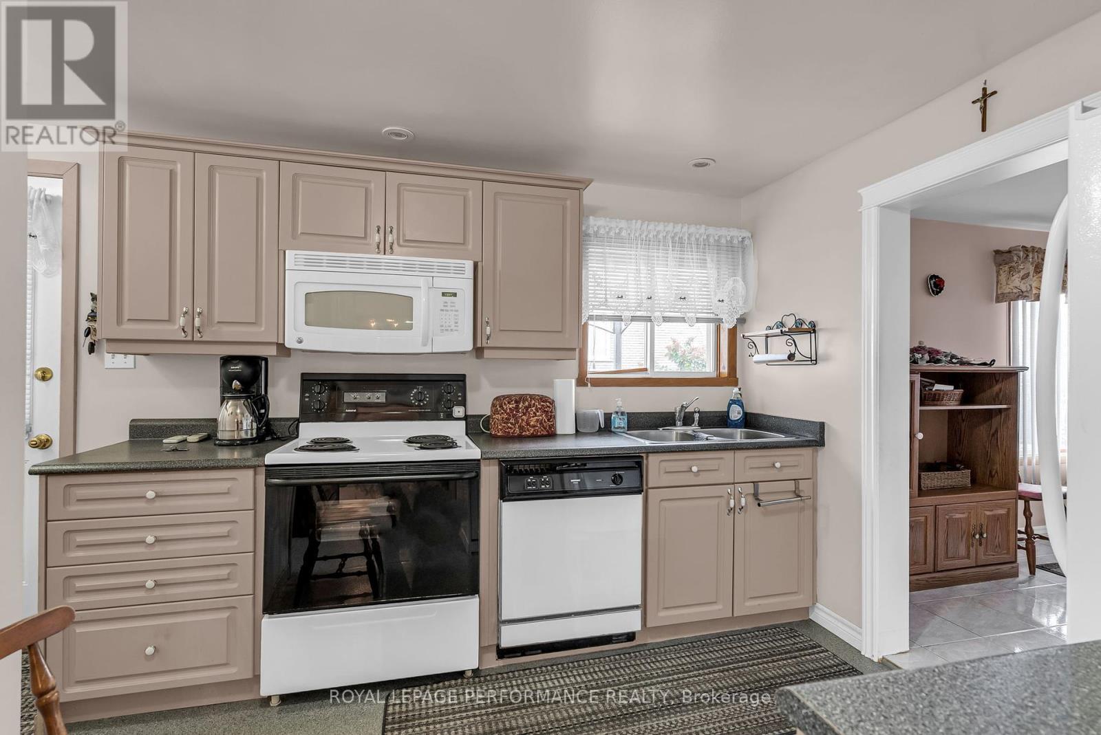 












18329 COUNTY RD 2 ROAD

,
South Glengarry,




Ontario
K6H5R5


