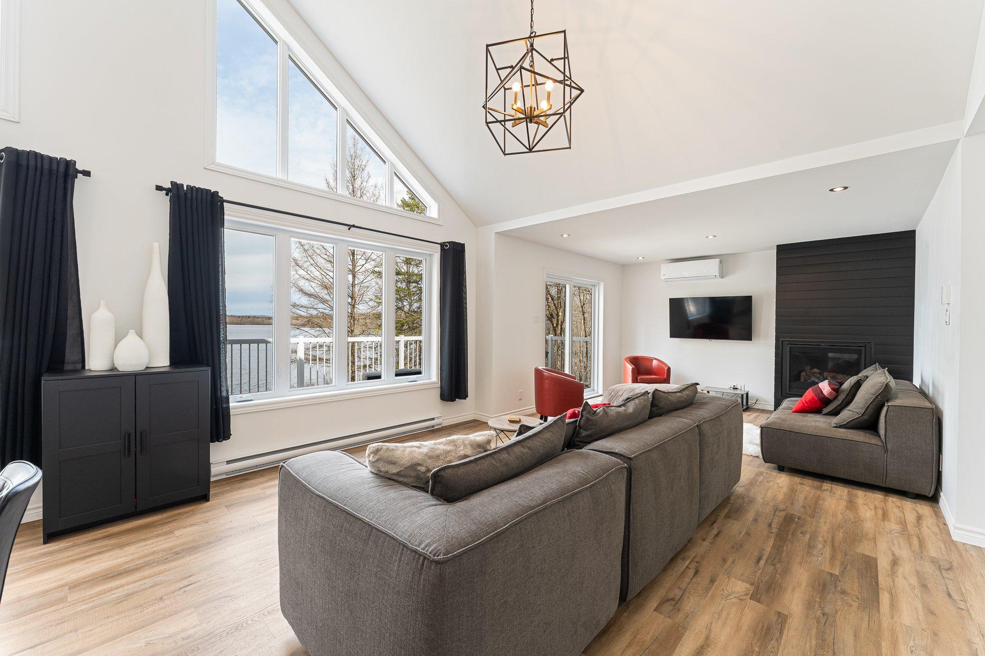 









25


Rue des Jacinthes

,
Eastman,




QC
J0E1P0

