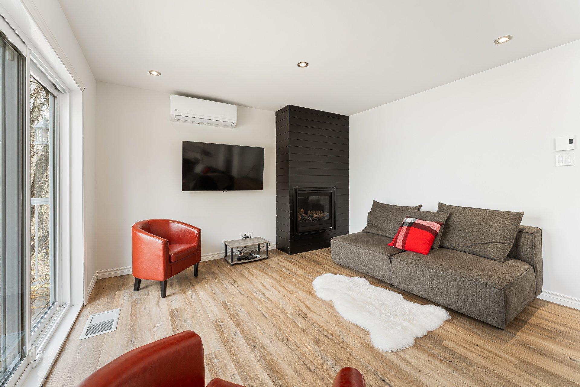 









25


Rue des Jacinthes

,
Eastman,




QC
J0E1P0

