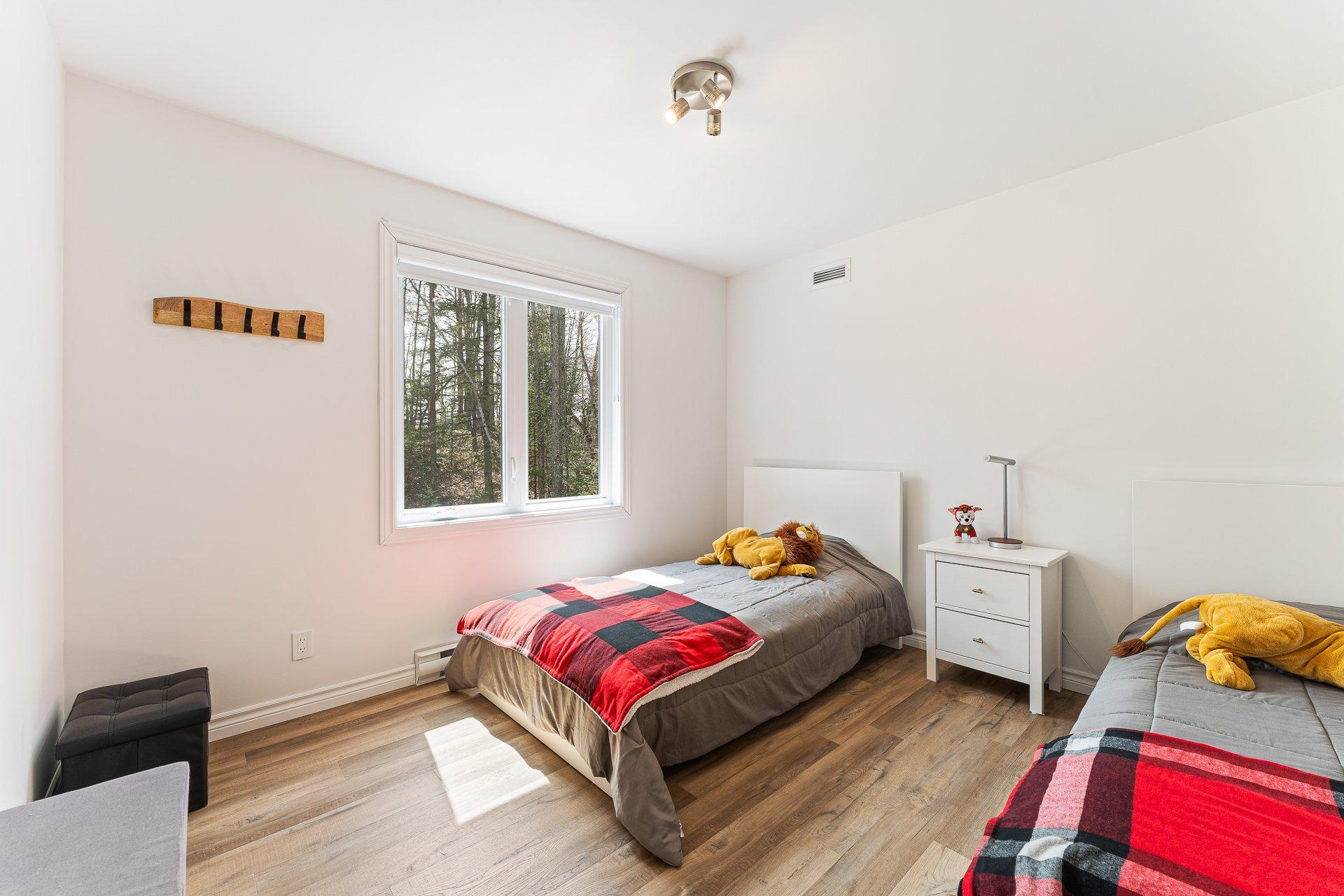 









25


Rue des Jacinthes

,
Eastman,




QC
J0E1P0

