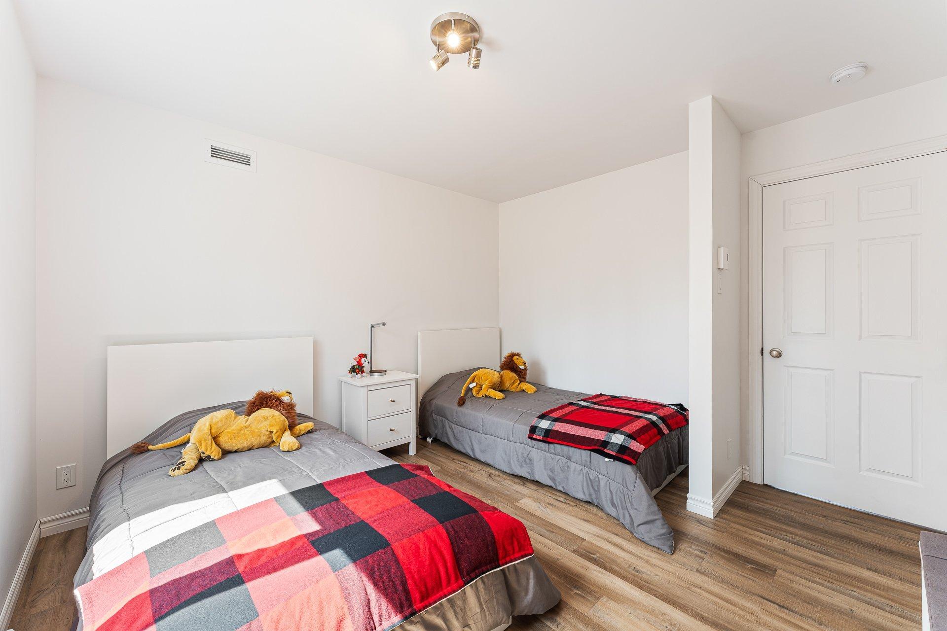 









25


Rue des Jacinthes

,
Eastman,




QC
J0E1P0

