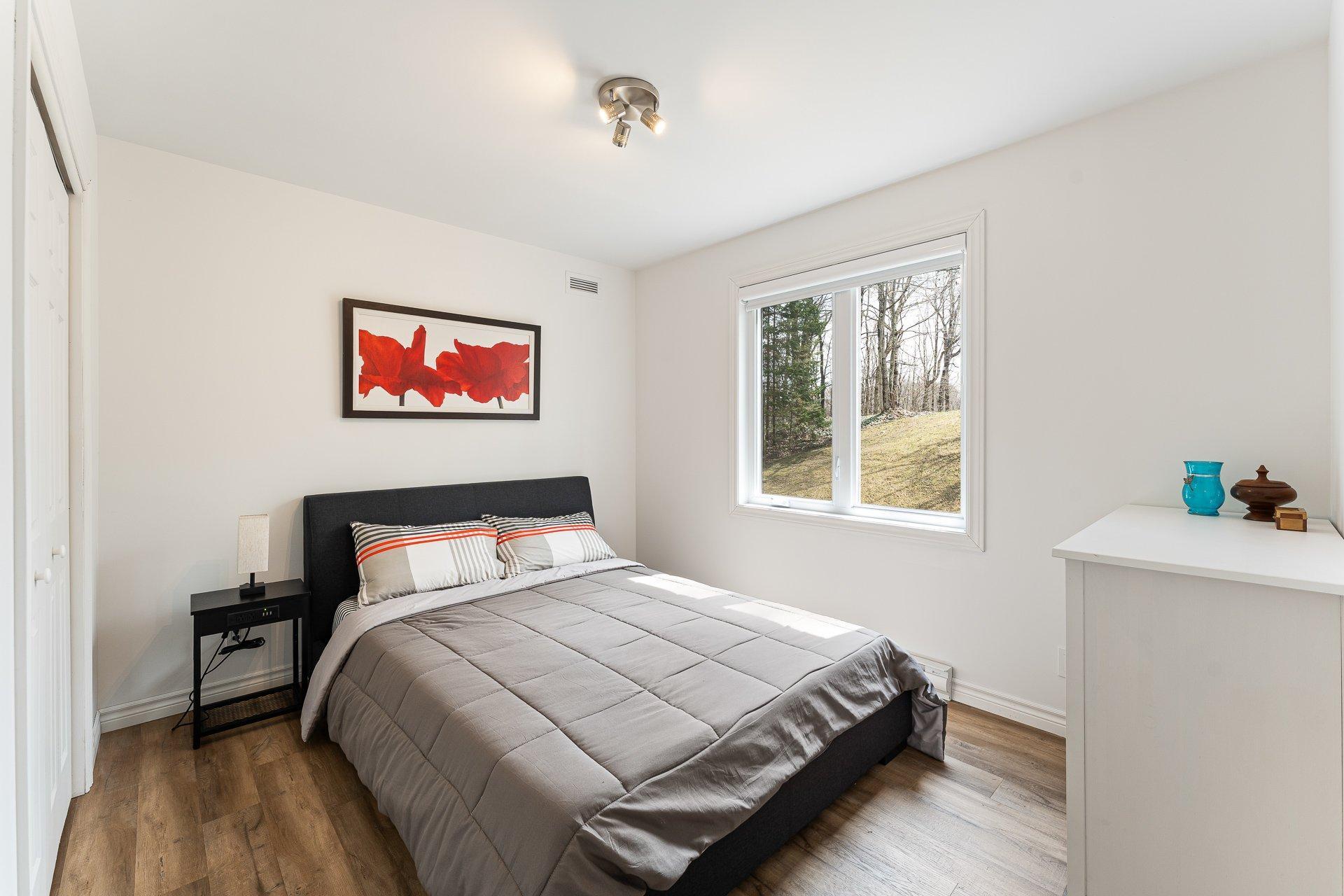 









25


Rue des Jacinthes

,
Eastman,




QC
J0E1P0

