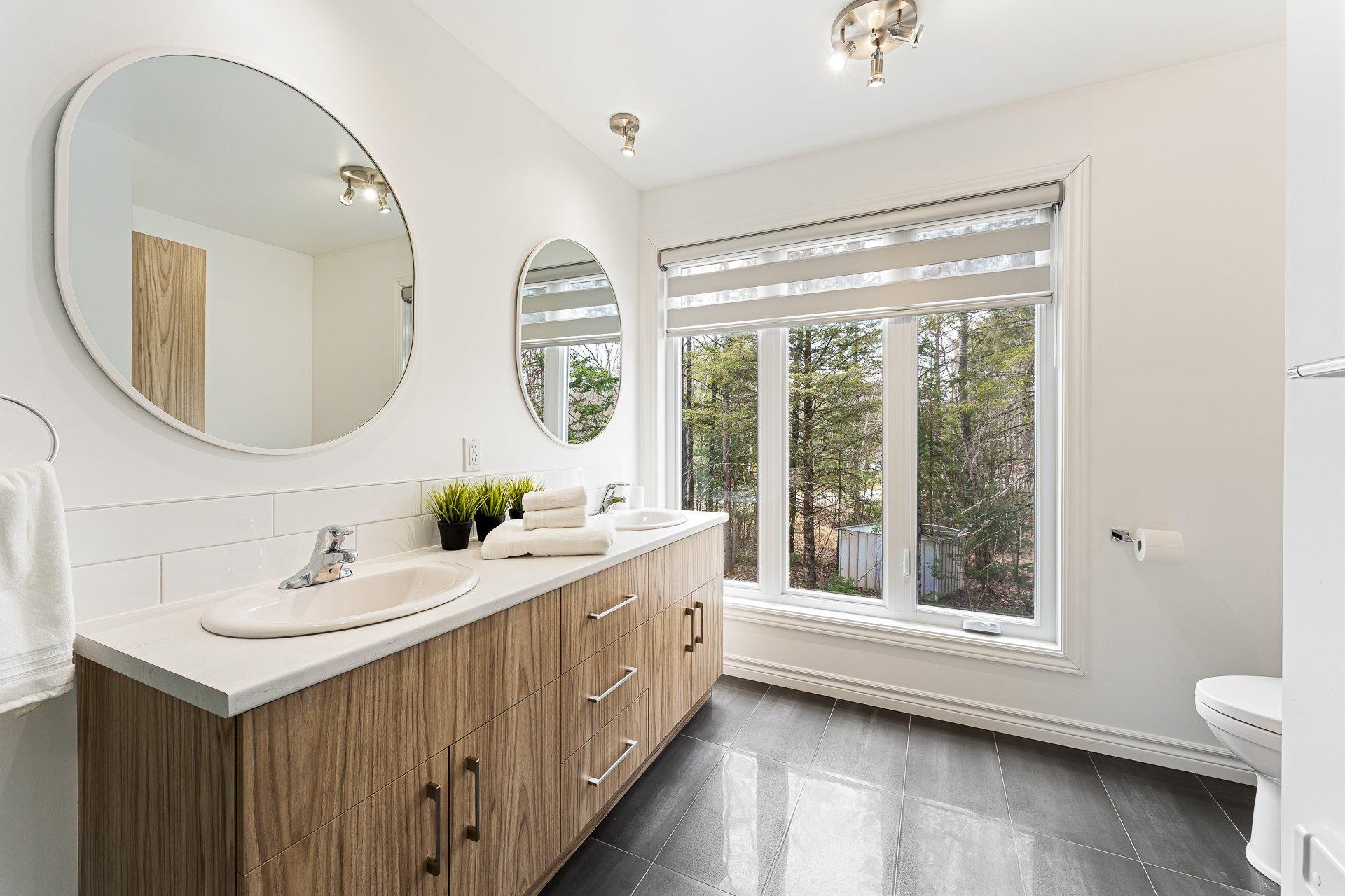 









25


Rue des Jacinthes

,
Eastman,




QC
J0E1P0

