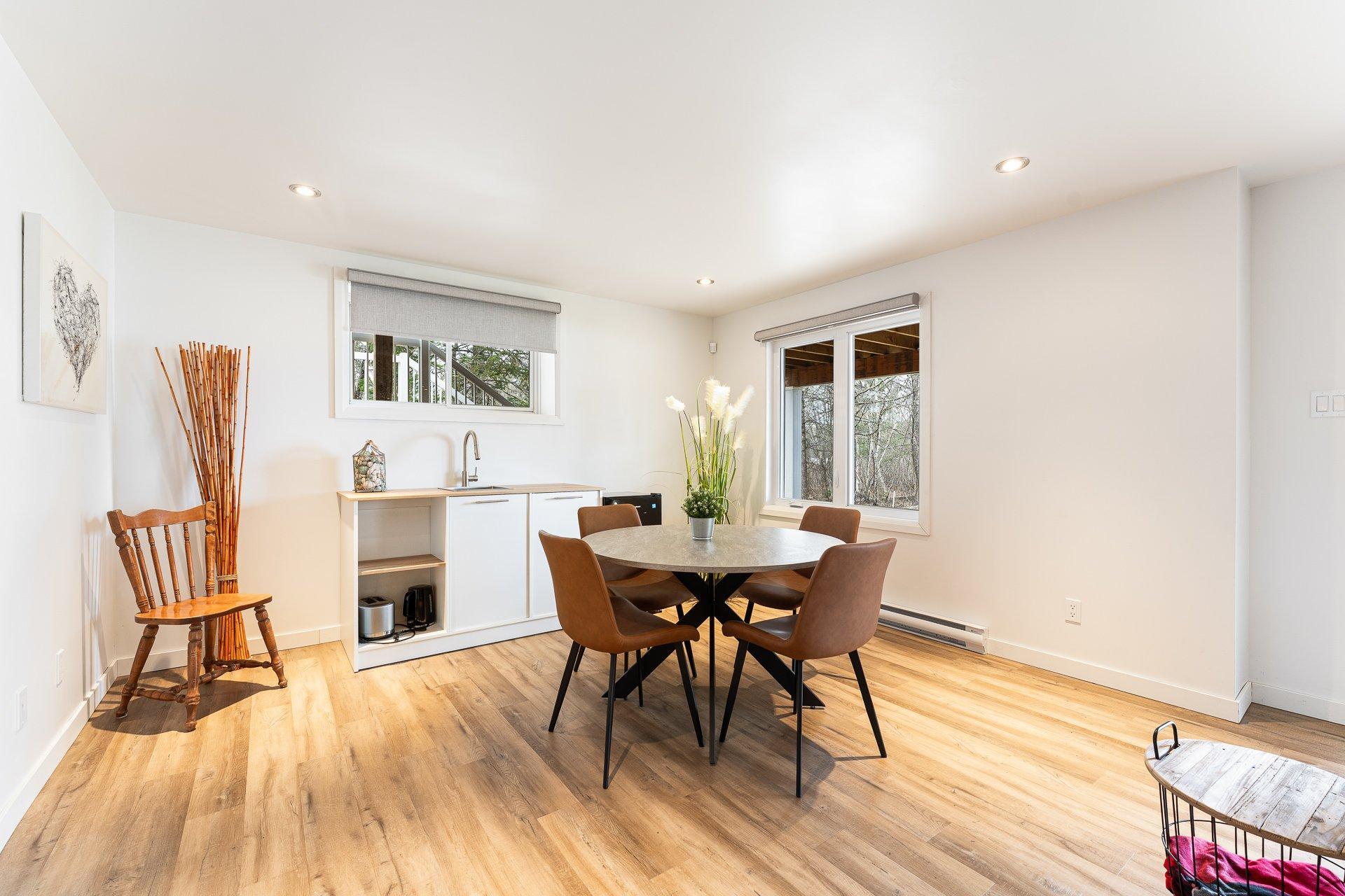 









25


Rue des Jacinthes

,
Eastman,




QC
J0E1P0

