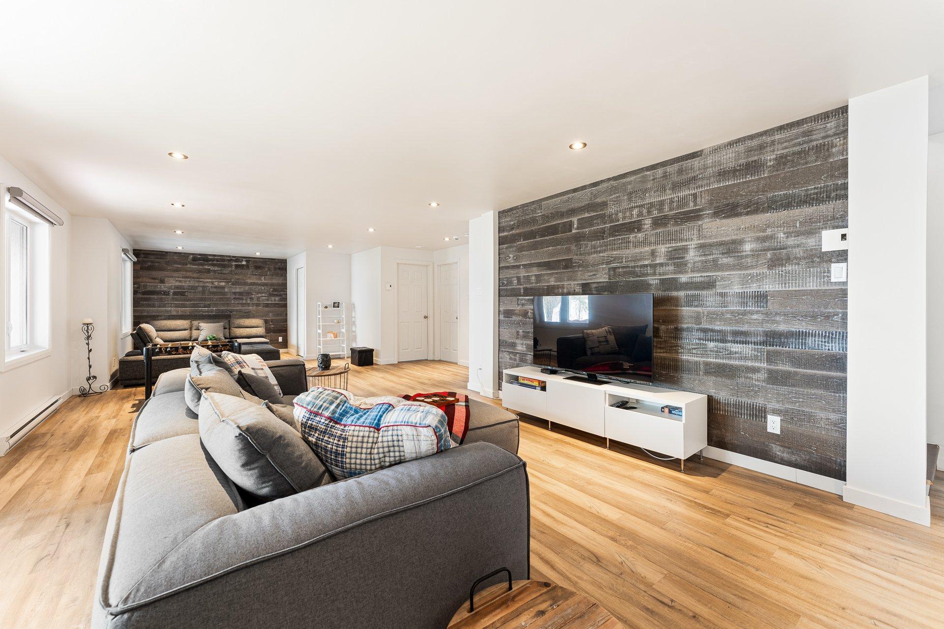 









25


Rue des Jacinthes

,
Eastman,




QC
J0E1P0

