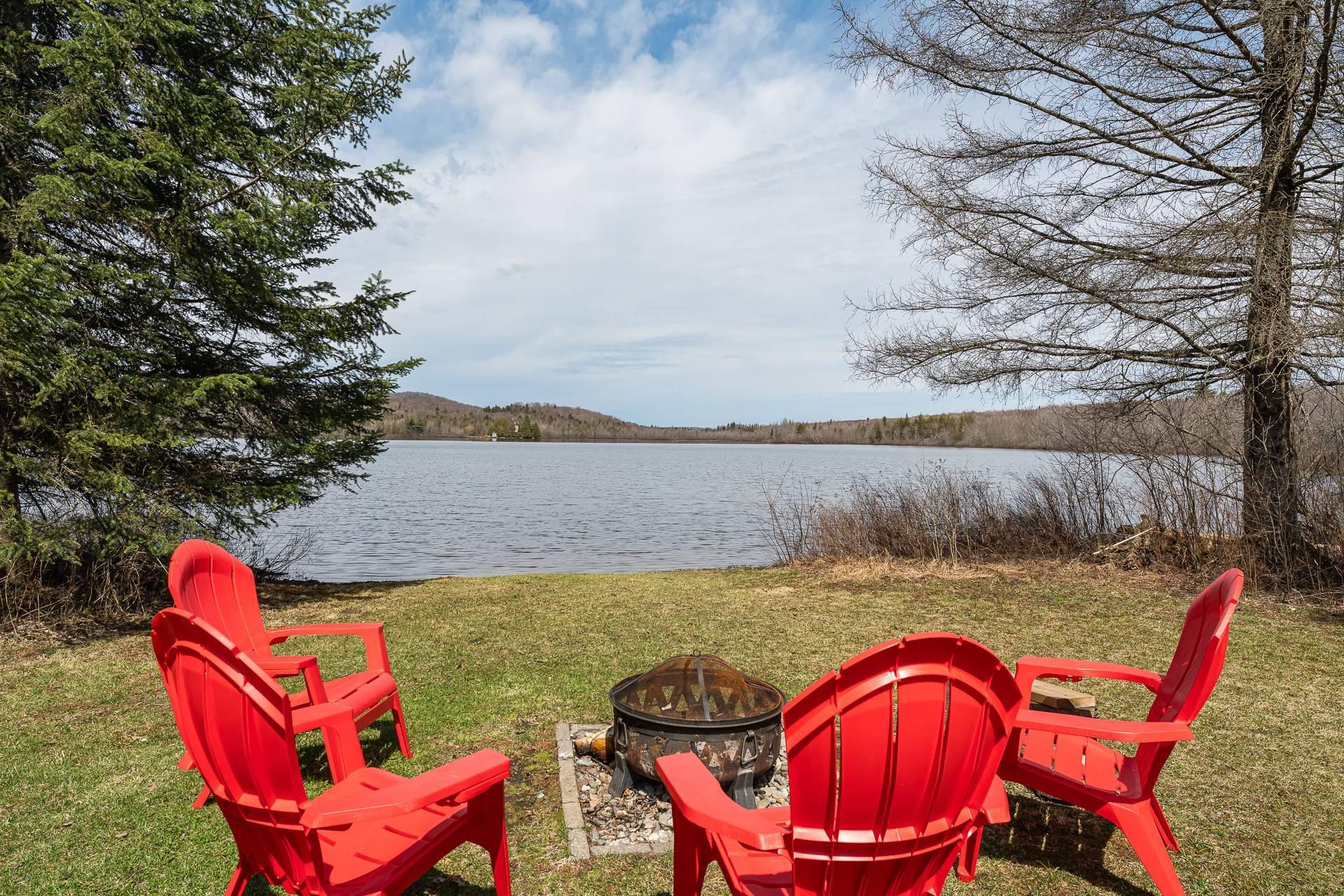 









25


Rue des Jacinthes

,
Eastman,




QC
J0E1P0

