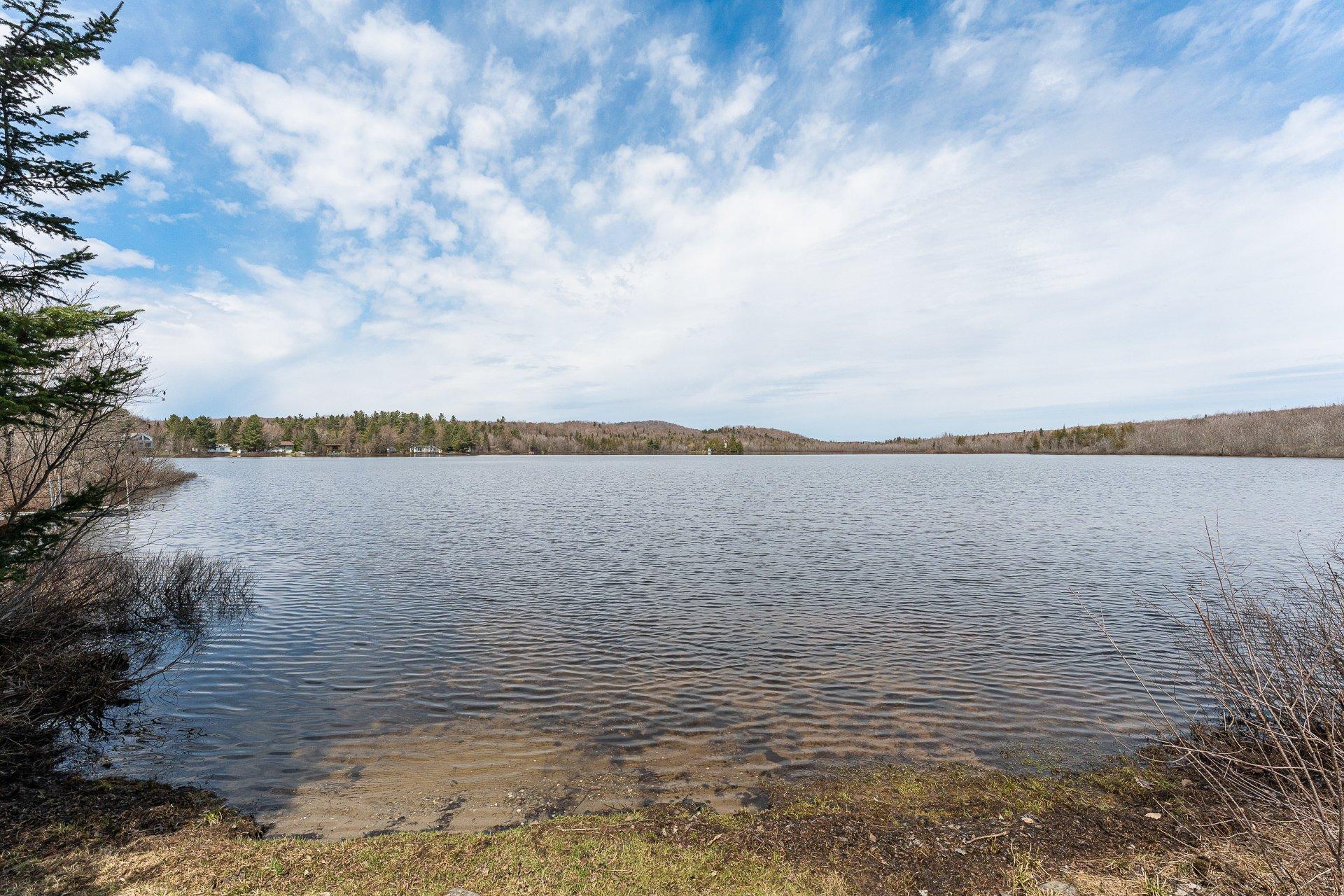









25


Rue des Jacinthes

,
Eastman,




QC
J0E1P0

