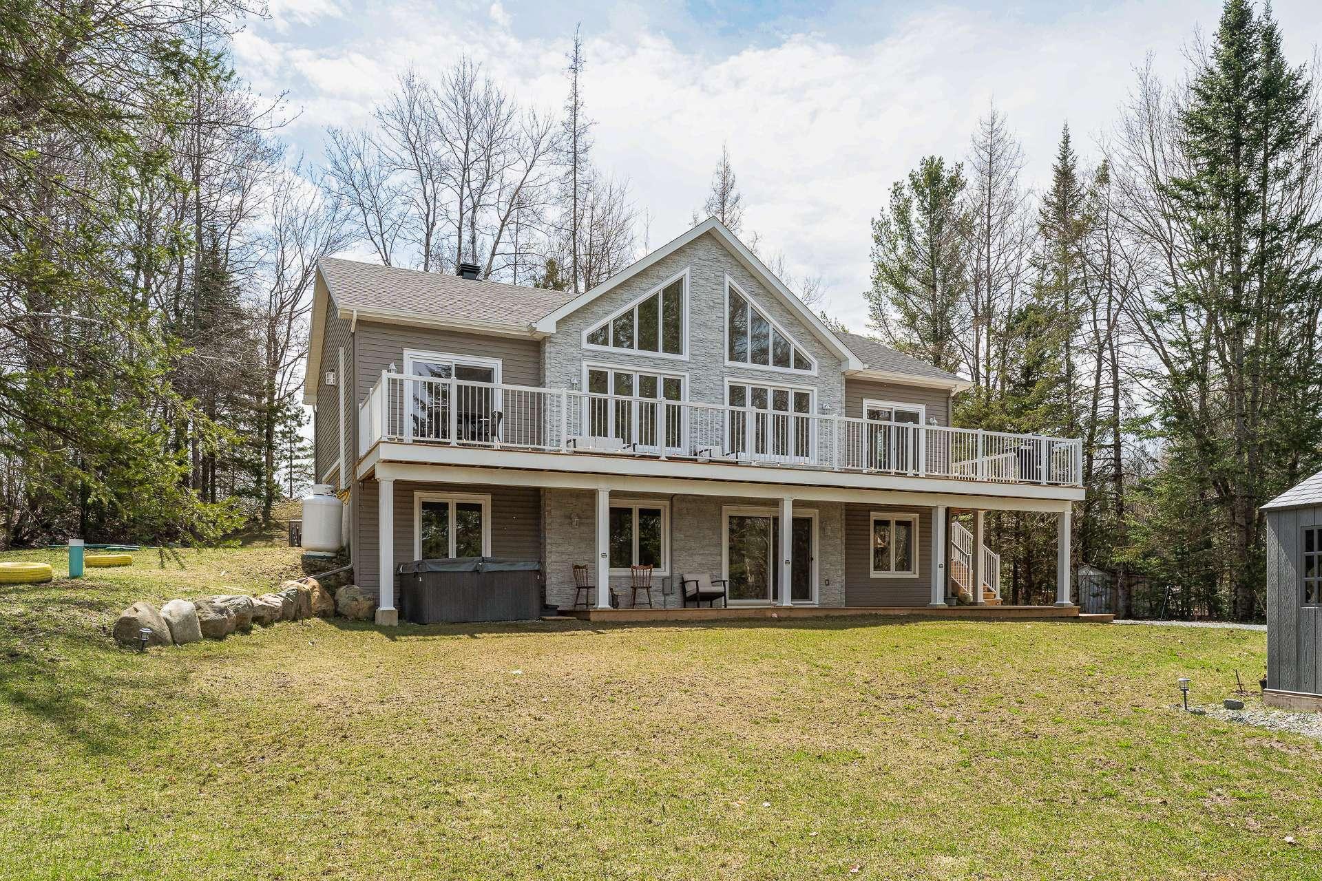 









25


Rue des Jacinthes

,
Eastman,




QC
J0E1P0

