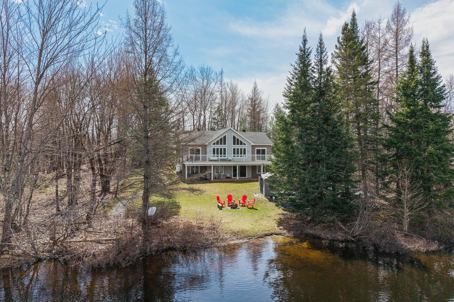 









25


Rue des Jacinthes

,
Eastman,




QC
J0E1P0

