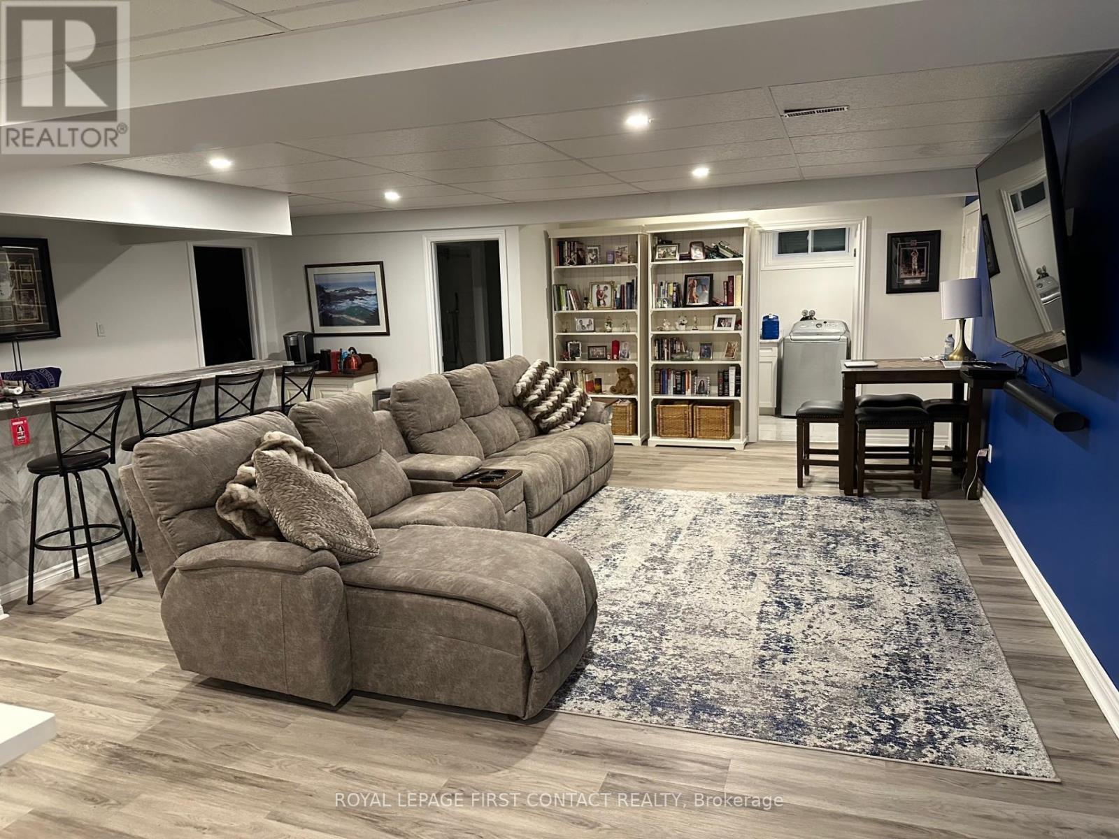 












3348 2ND LINE

,
Innisfil,




Ontario
L0L1L0

