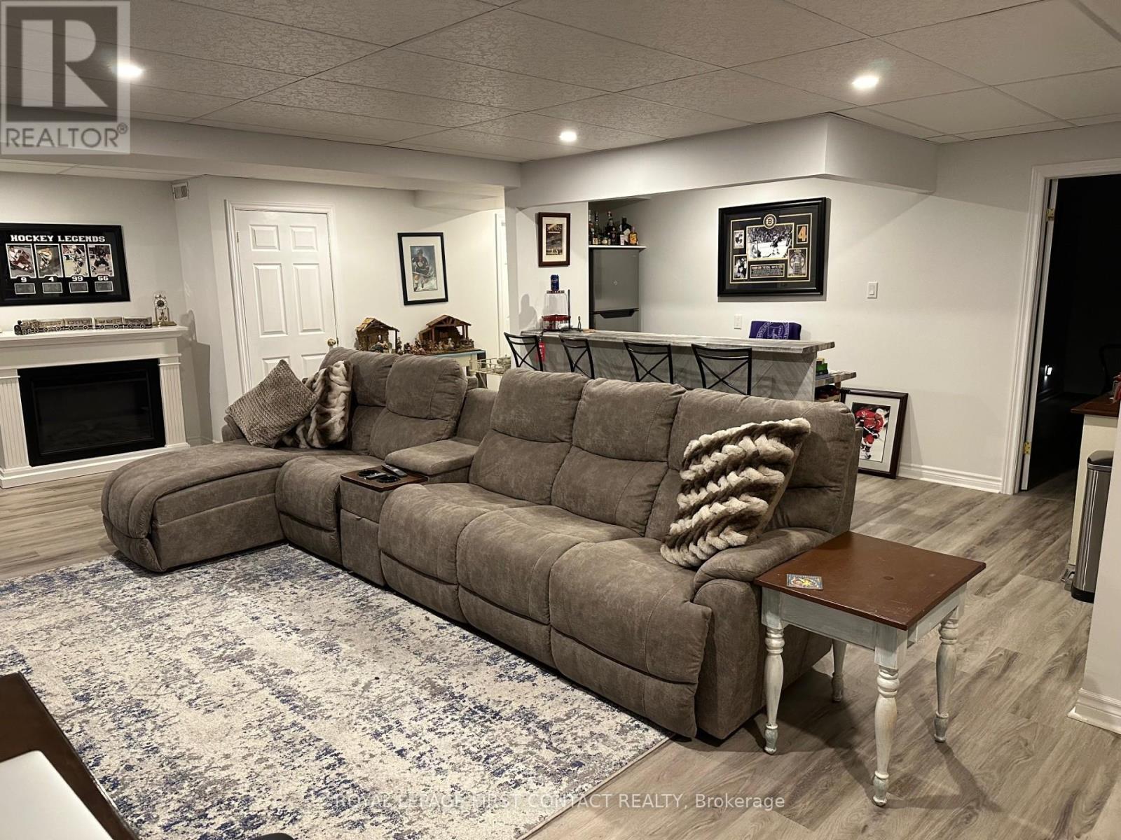 












3348 2ND LINE

,
Innisfil,




Ontario
L0L1L0

