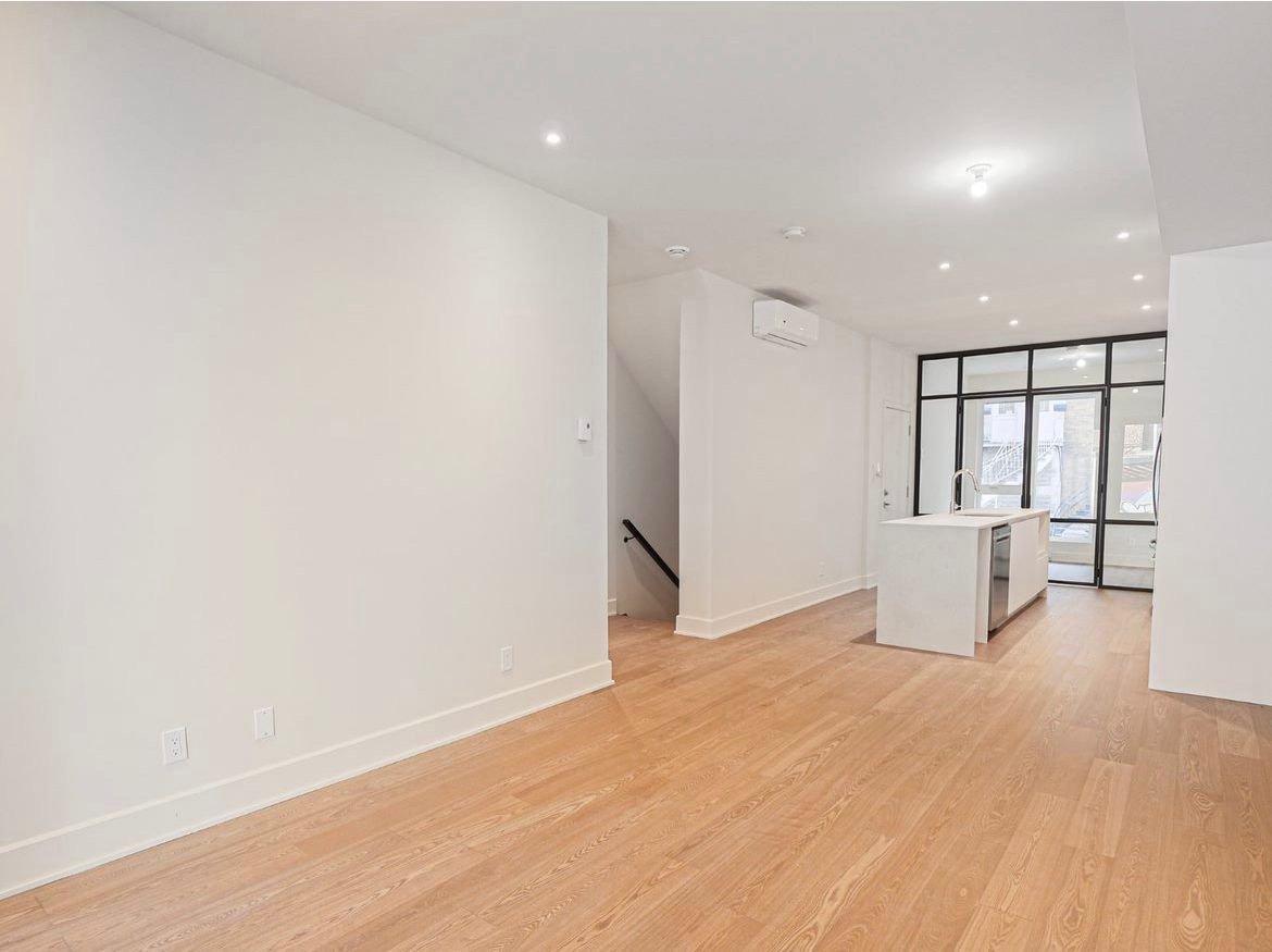 









4445


Rue Drolet

,
Montréal (Le Plateau-Mont-Royal),




QC
H2W2L8

