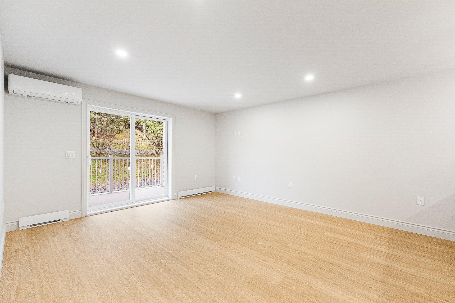 









977


Ch. Massawippi

, 12,
North Hatley,




QC
J0B2C0


