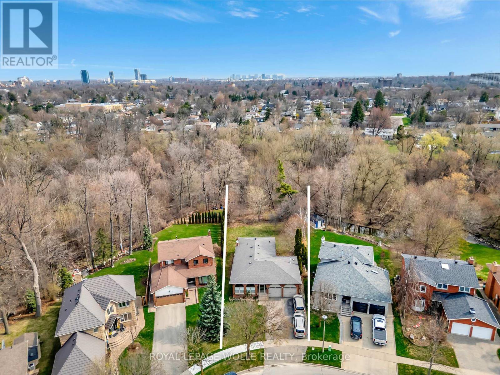 












43 CURTIS DRIVE

,
Brampton,




Ontario
L6Y2J6

