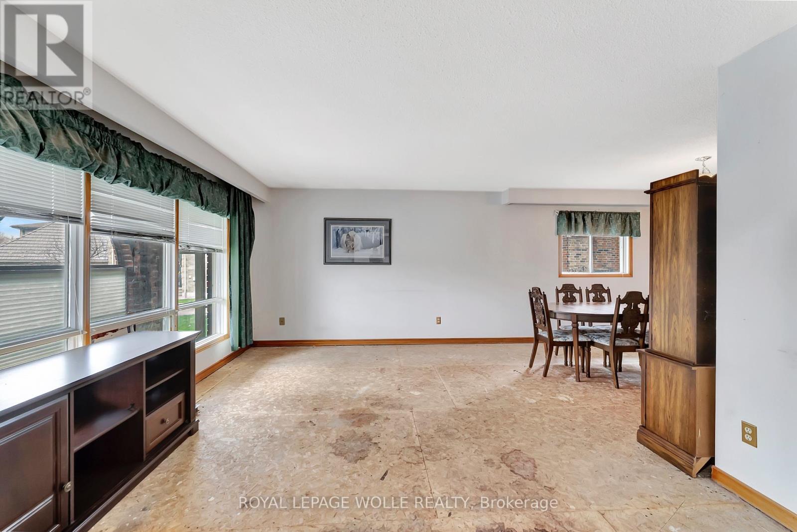 












43 CURTIS DRIVE

,
Brampton,




Ontario
L6Y2J6

