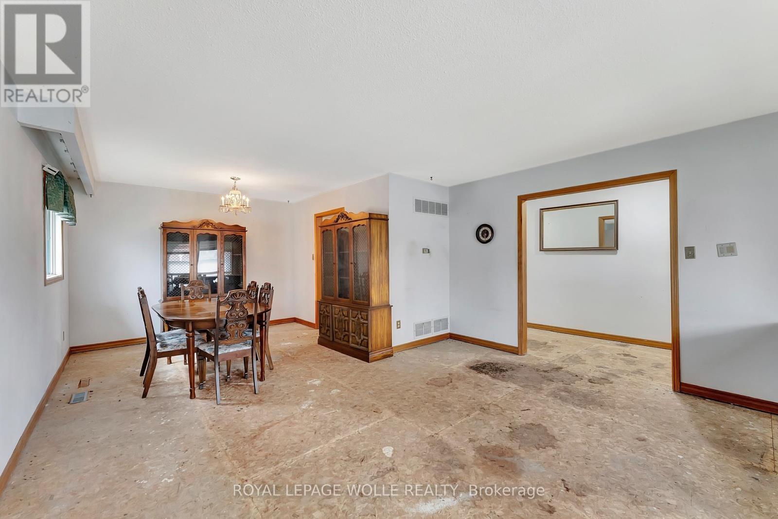 












43 CURTIS DRIVE

,
Brampton,




Ontario
L6Y2J6

