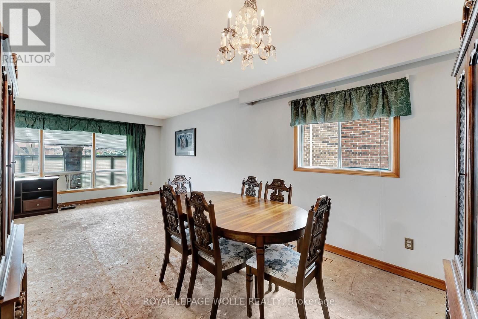 












43 CURTIS DRIVE

,
Brampton,




Ontario
L6Y2J6

