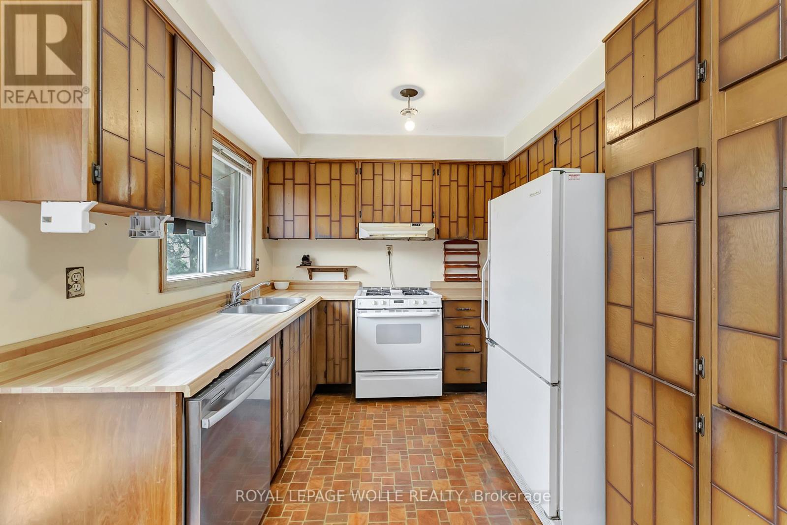 












43 CURTIS DRIVE

,
Brampton,




Ontario
L6Y2J6

