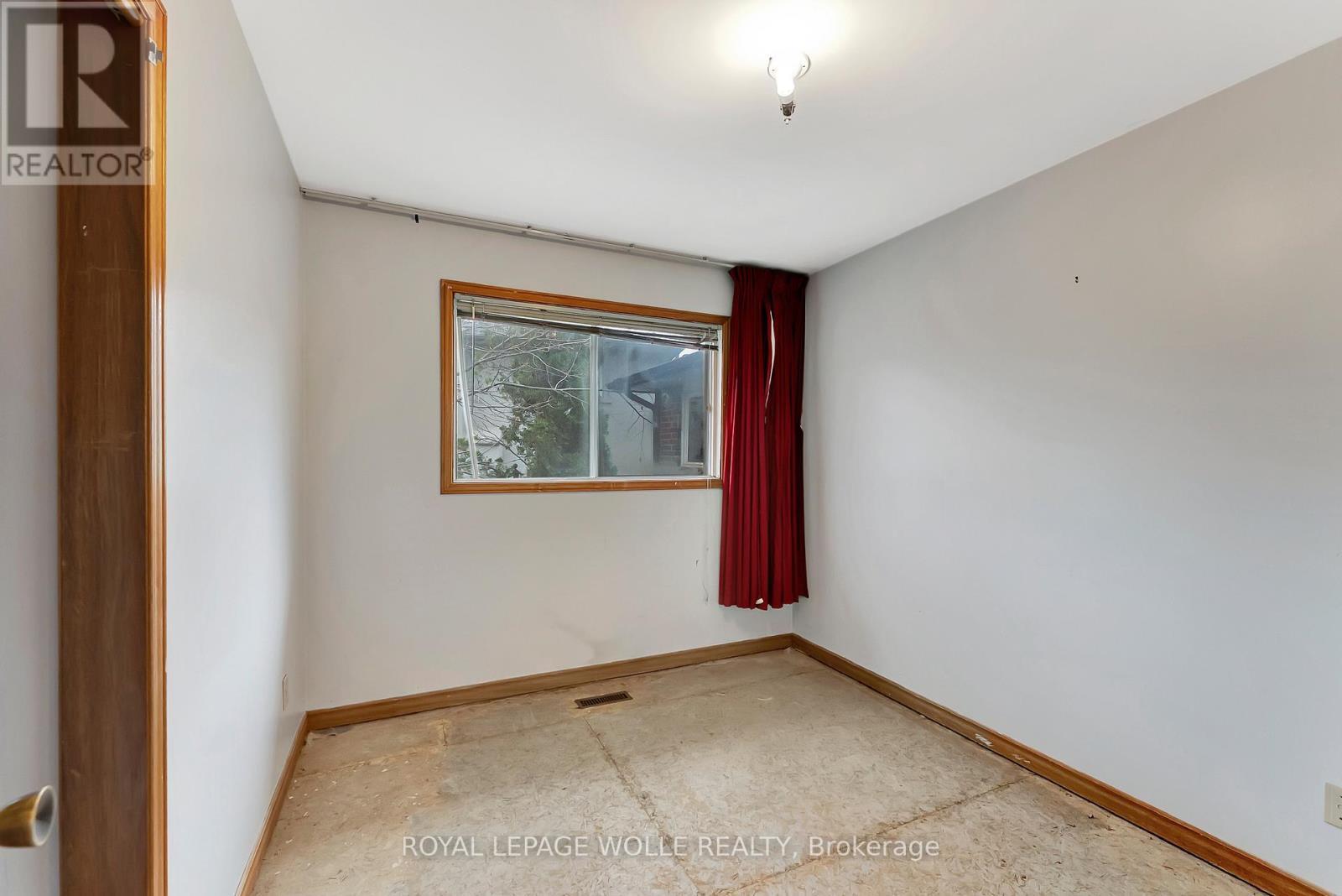 












43 CURTIS DRIVE

,
Brampton,




Ontario
L6Y2J6

