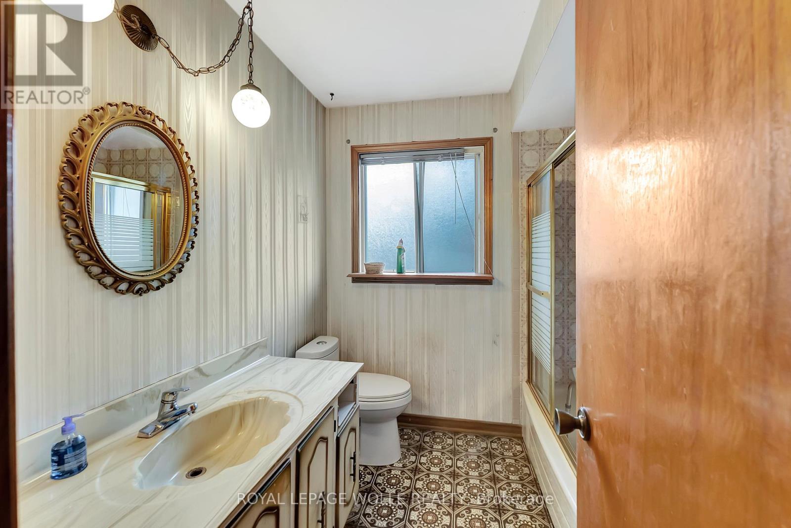 












43 CURTIS DRIVE

,
Brampton,




Ontario
L6Y2J6

