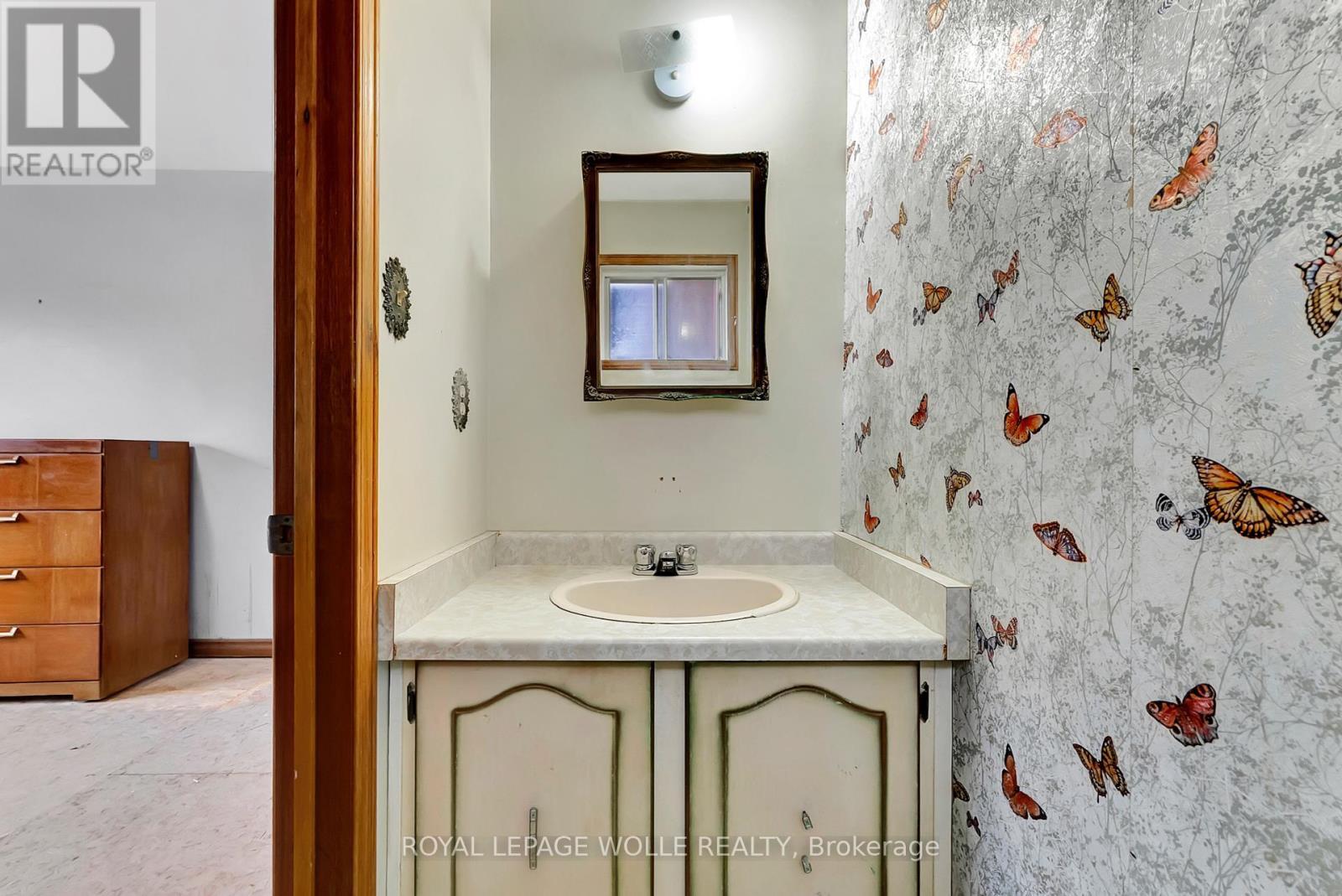 












43 CURTIS DRIVE

,
Brampton,




Ontario
L6Y2J6

