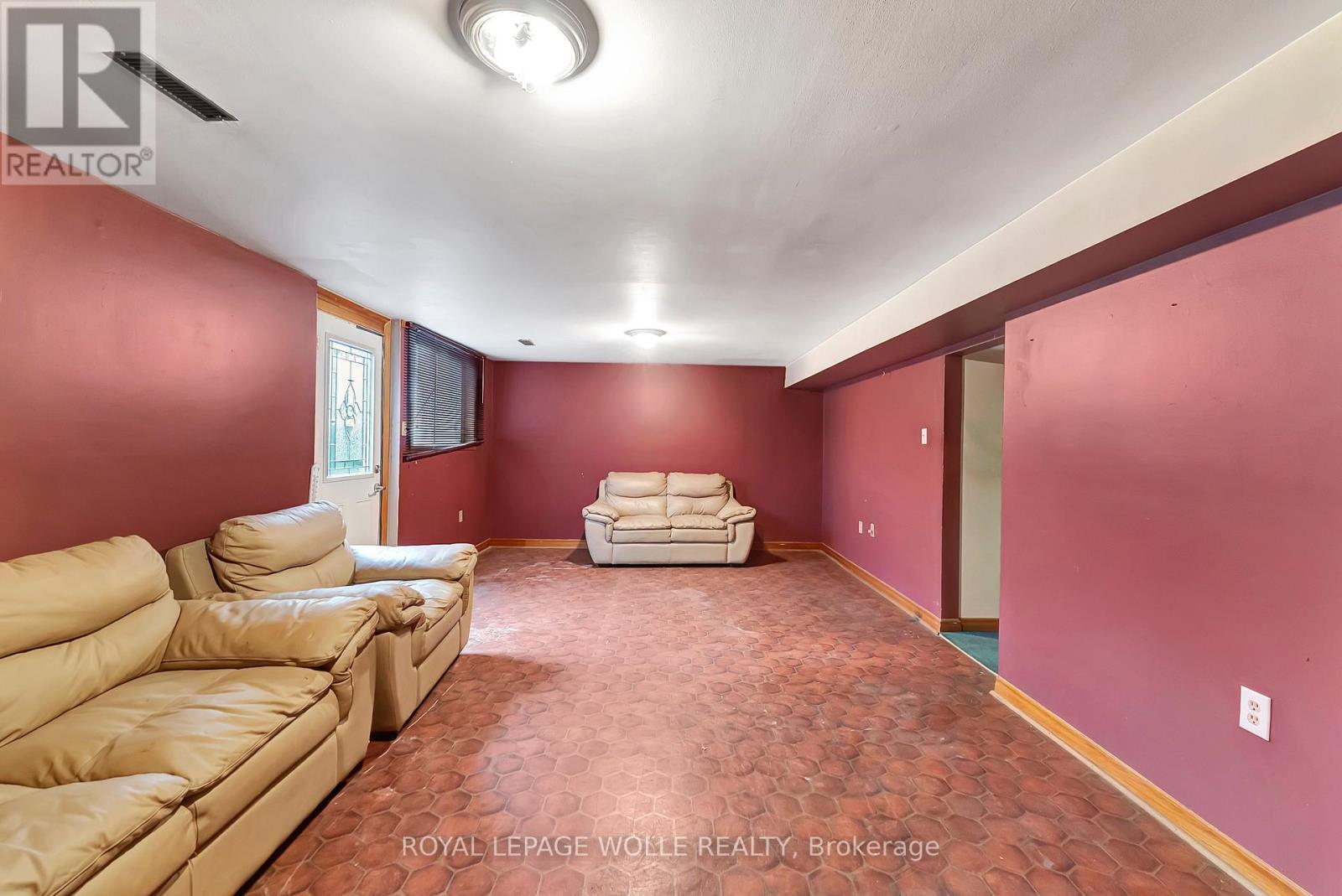 












43 CURTIS DRIVE

,
Brampton,




Ontario
L6Y2J6

