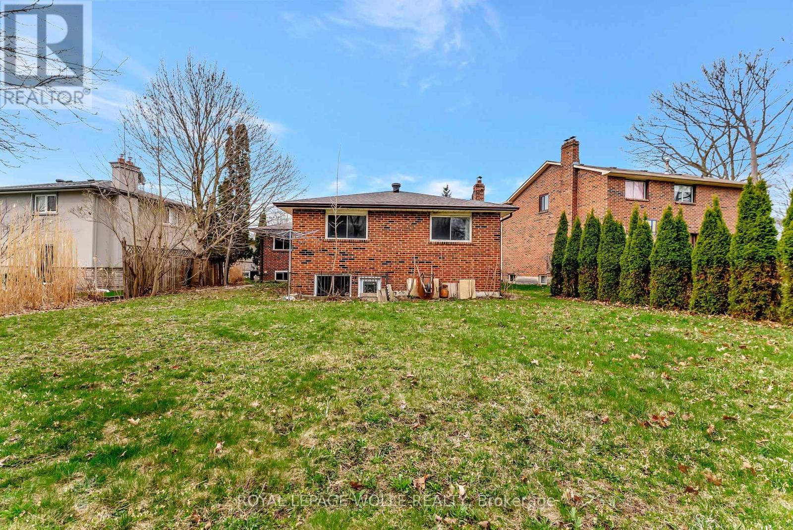 












43 CURTIS DRIVE

,
Brampton,




Ontario
L6Y2J6

