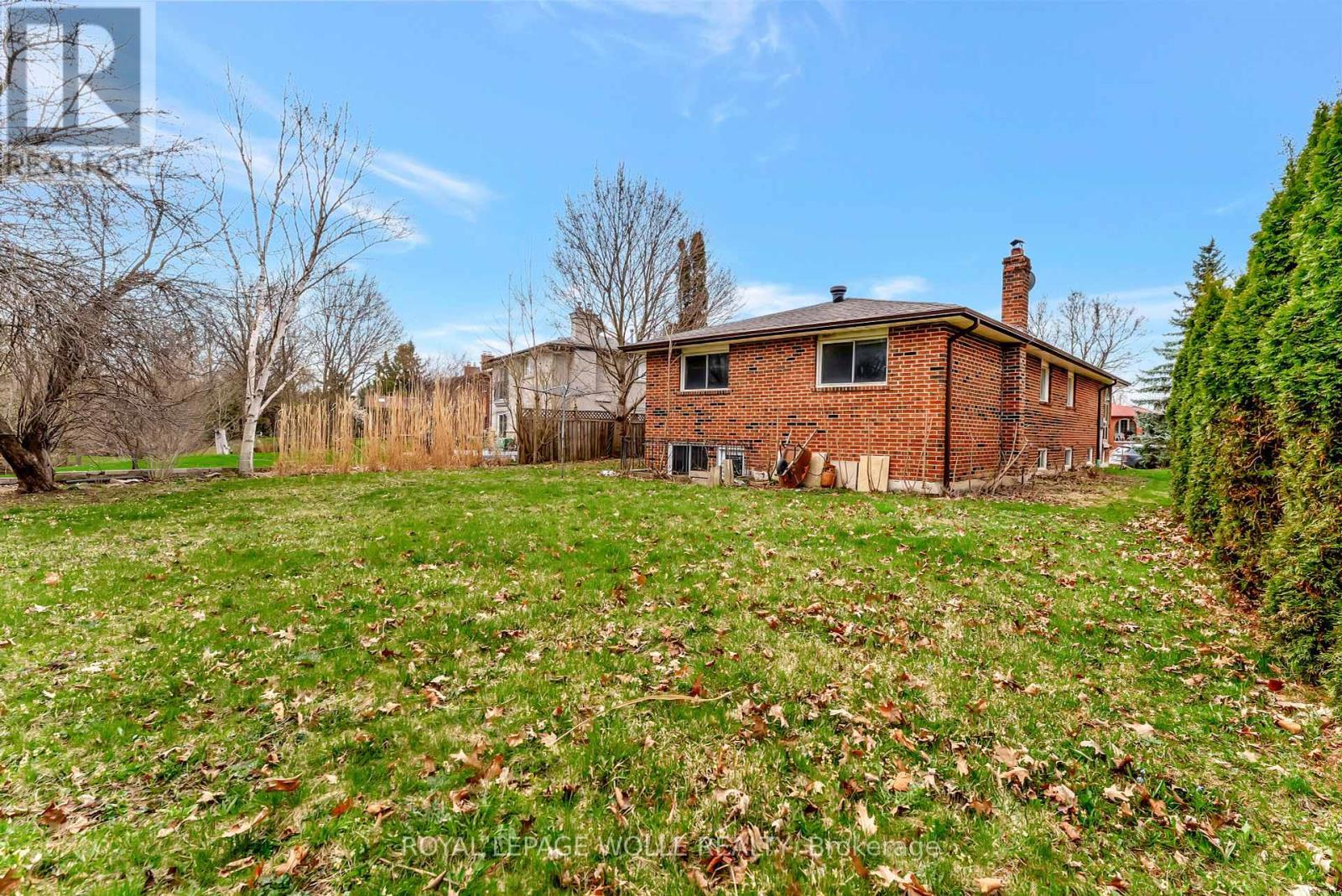 












43 CURTIS DRIVE

,
Brampton,




Ontario
L6Y2J6

