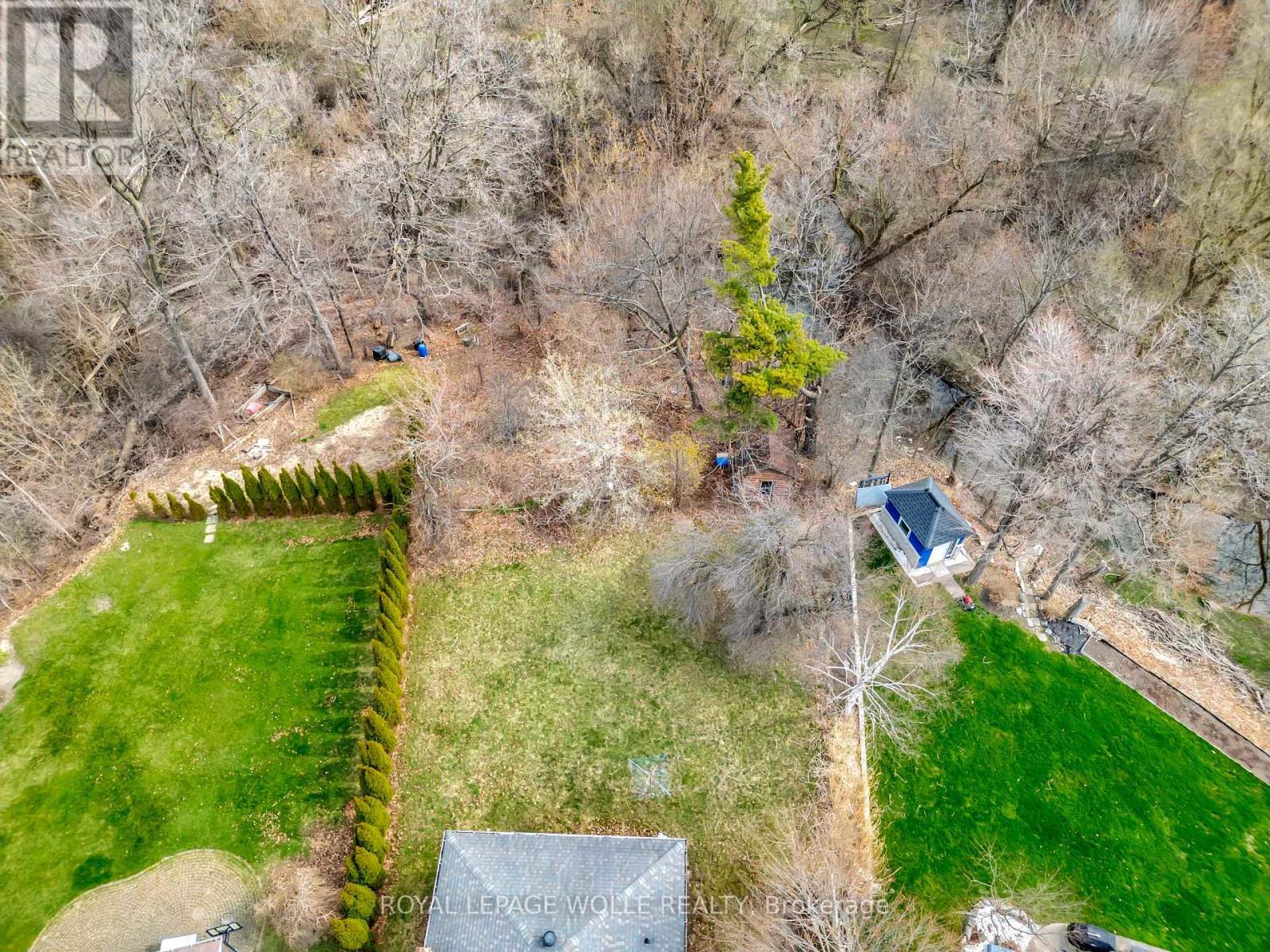 












43 CURTIS DRIVE

,
Brampton,




Ontario
L6Y2J6

