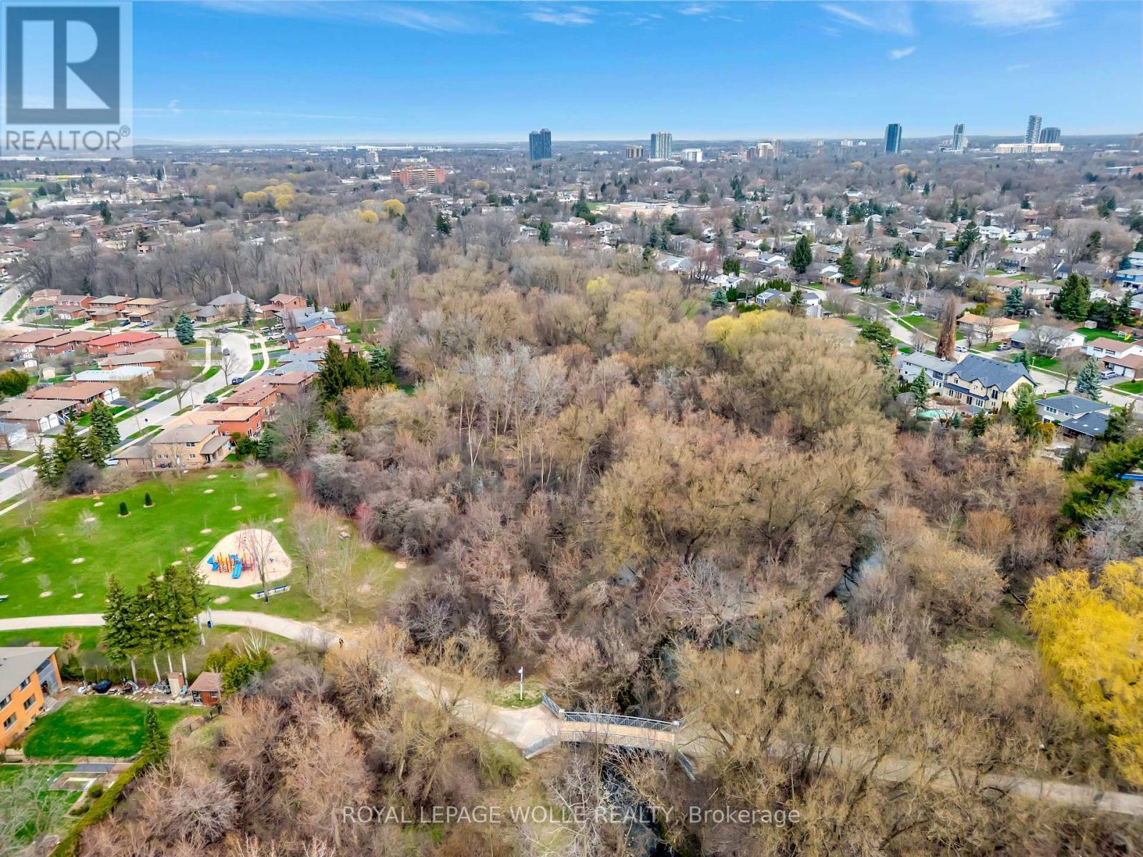 












43 CURTIS DRIVE

,
Brampton,




Ontario
L6Y2J6

