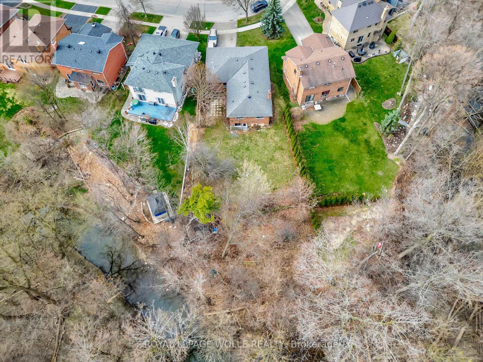 












43 CURTIS DRIVE

,
Brampton,




Ontario
L6Y2J6


