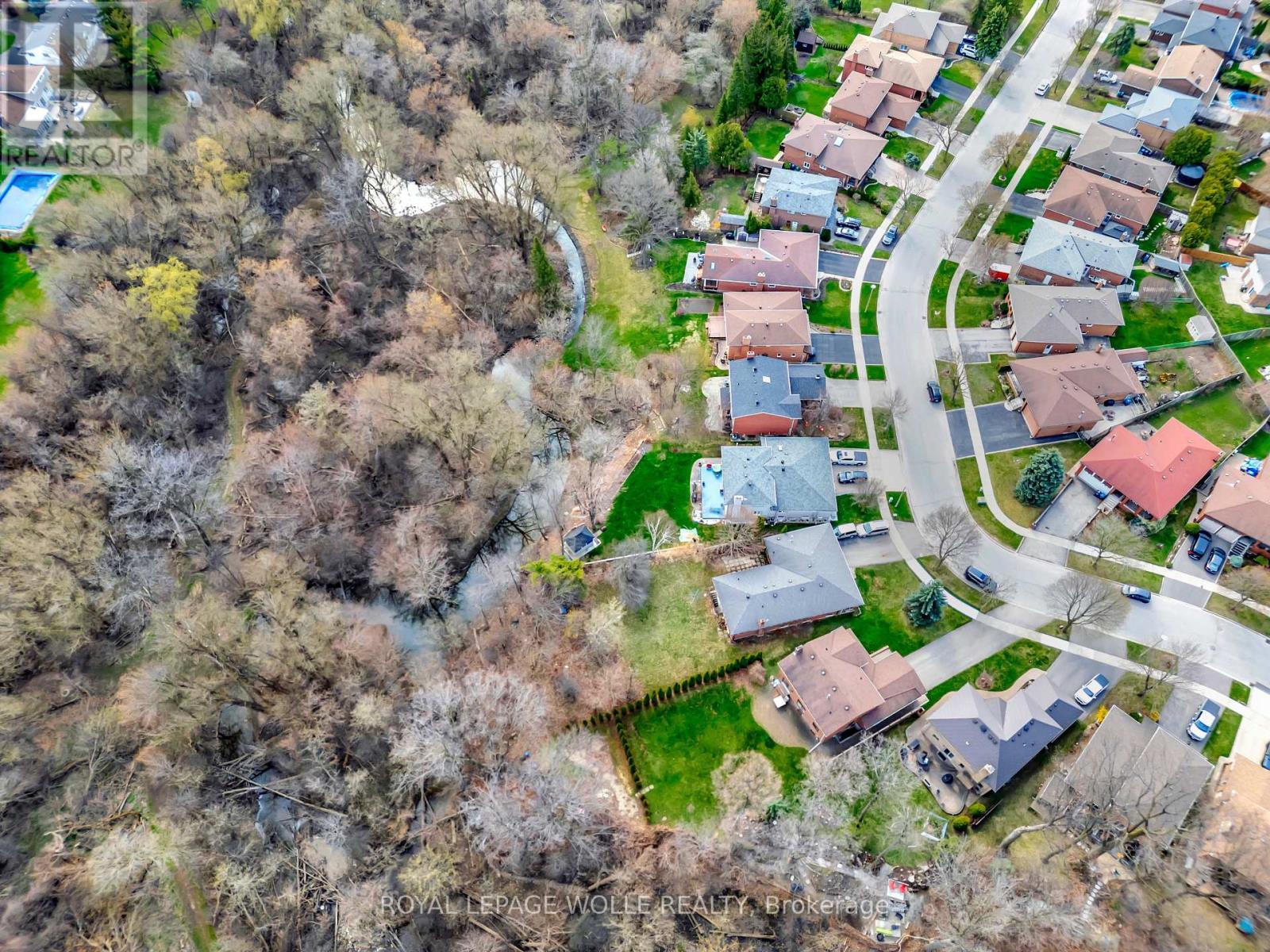 












43 CURTIS DRIVE

,
Brampton,




Ontario
L6Y2J6

