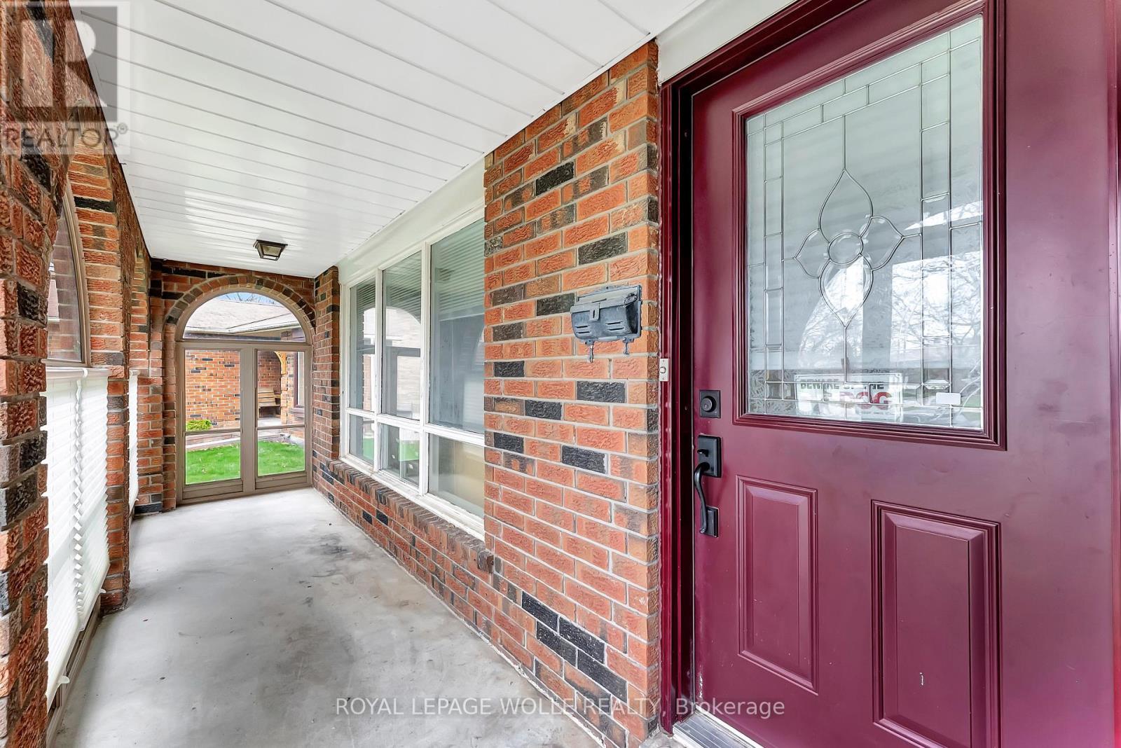 












43 CURTIS DRIVE

,
Brampton,




Ontario
L6Y2J6


