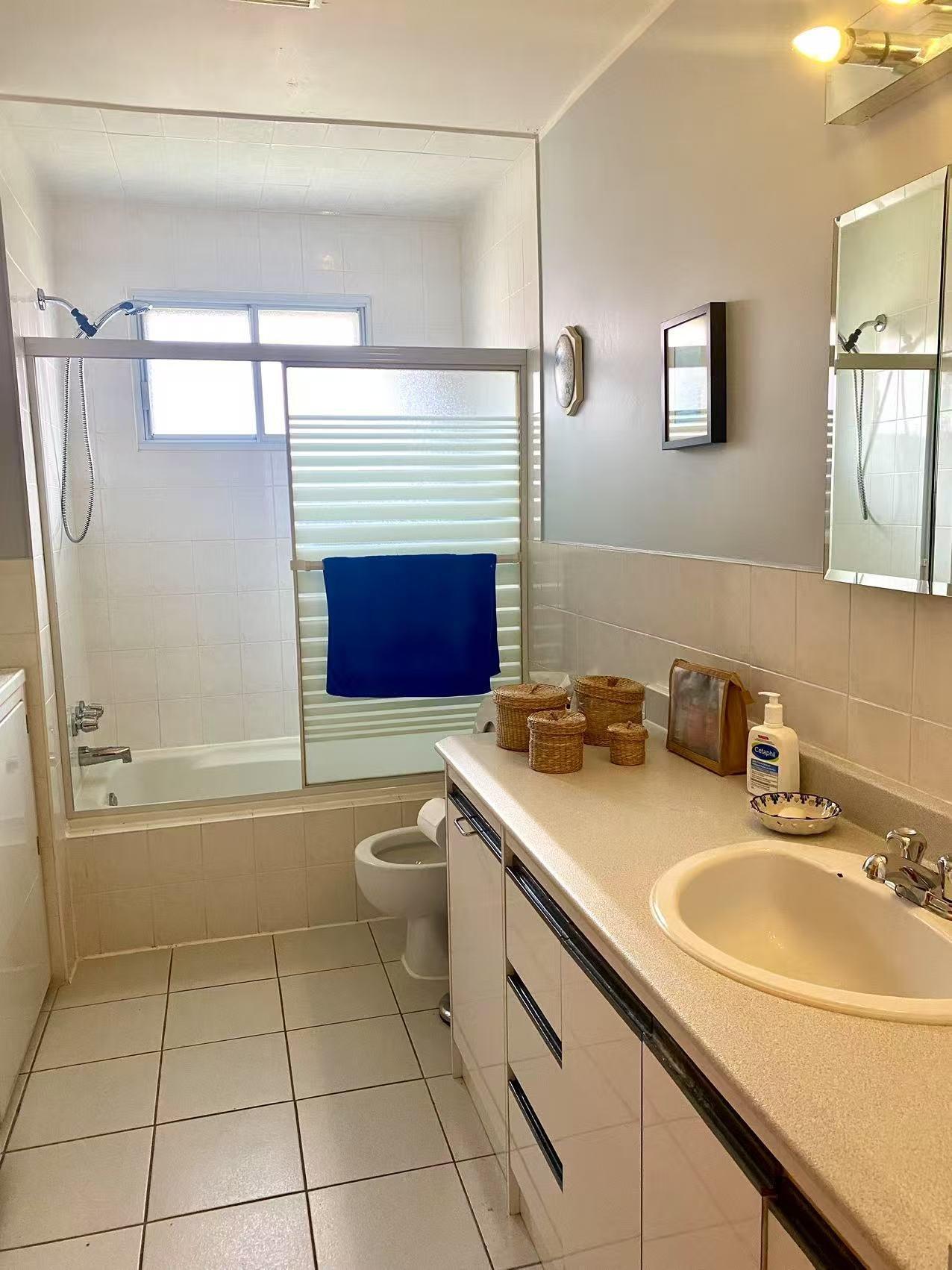 









6355


Rue de la Villanelle

,
Montréal (Saint-Léonard),




QC
H1S1W2

