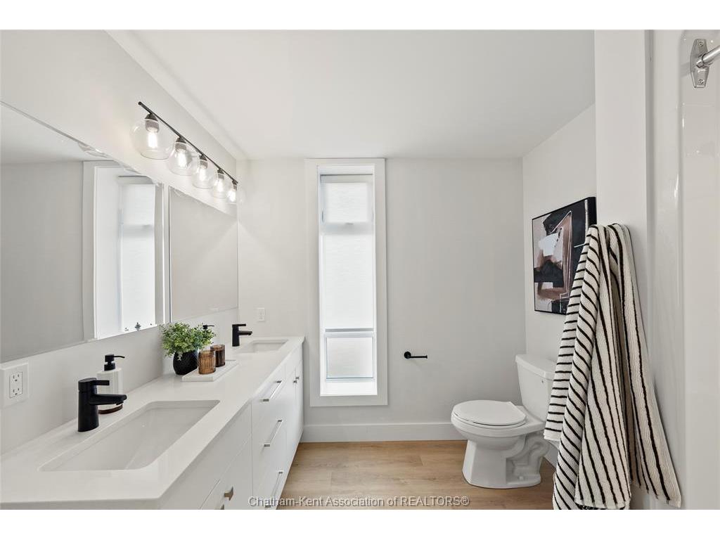 









364


Grand

Avenue East, 513,
Chatham,




ON
N7L 1W6

