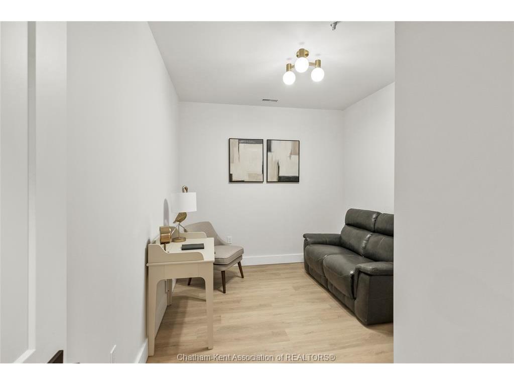









364


Grand

Avenue East, 510,
Chatham,




ON
N7L 1W6

